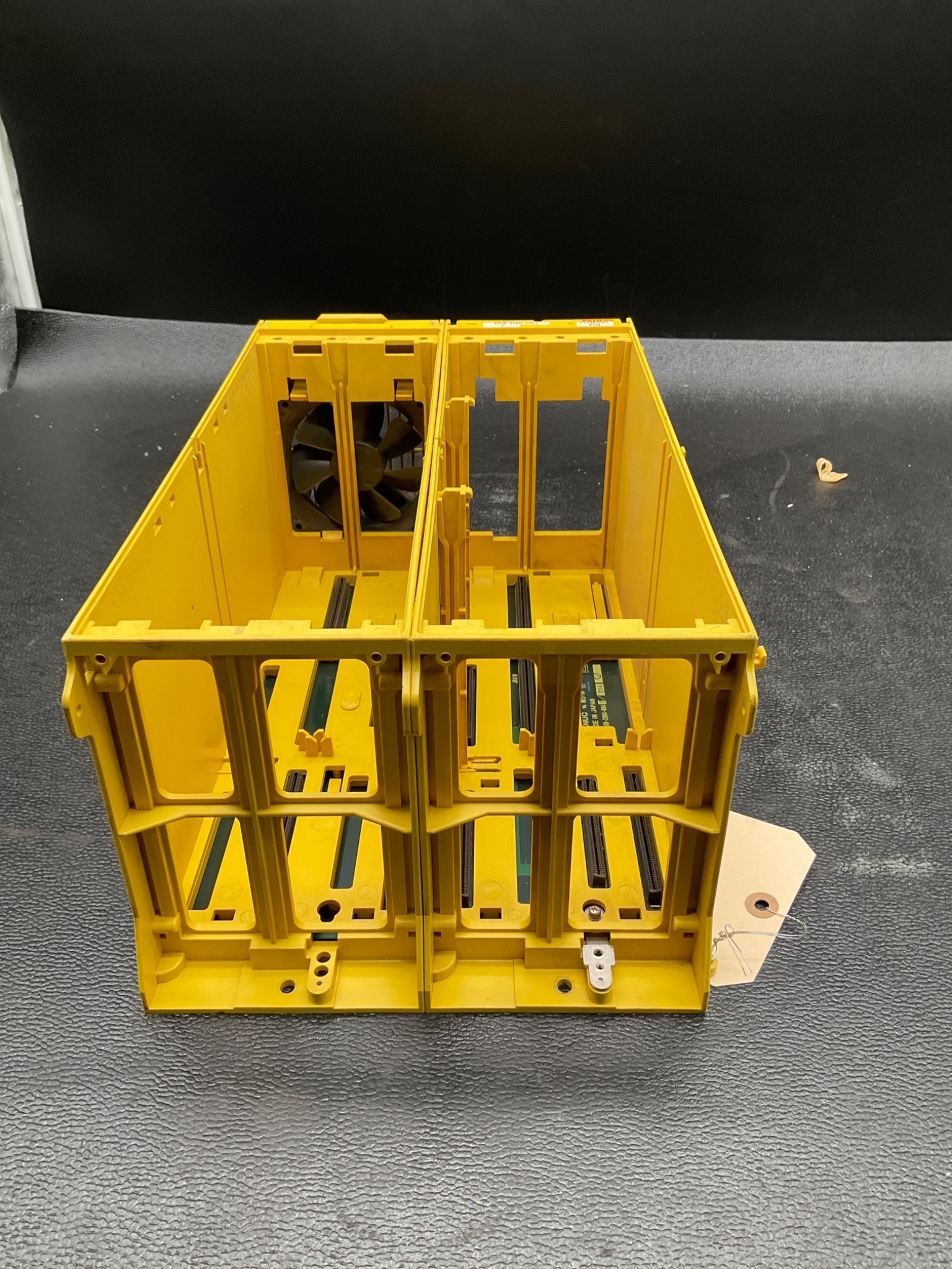 FANUC A05B-2500-C003 PLC BACKPLANE RACK 4-SLOT DUAL FAN USED 5