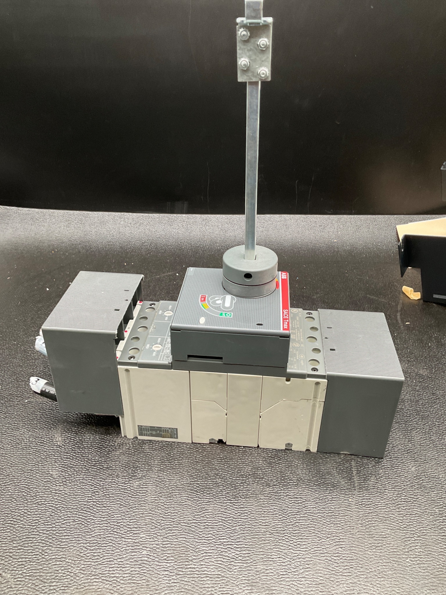 ABB SACE T4L-250 MOULDED CASE CIRCUIT BREAKER 250A 3P USED 3