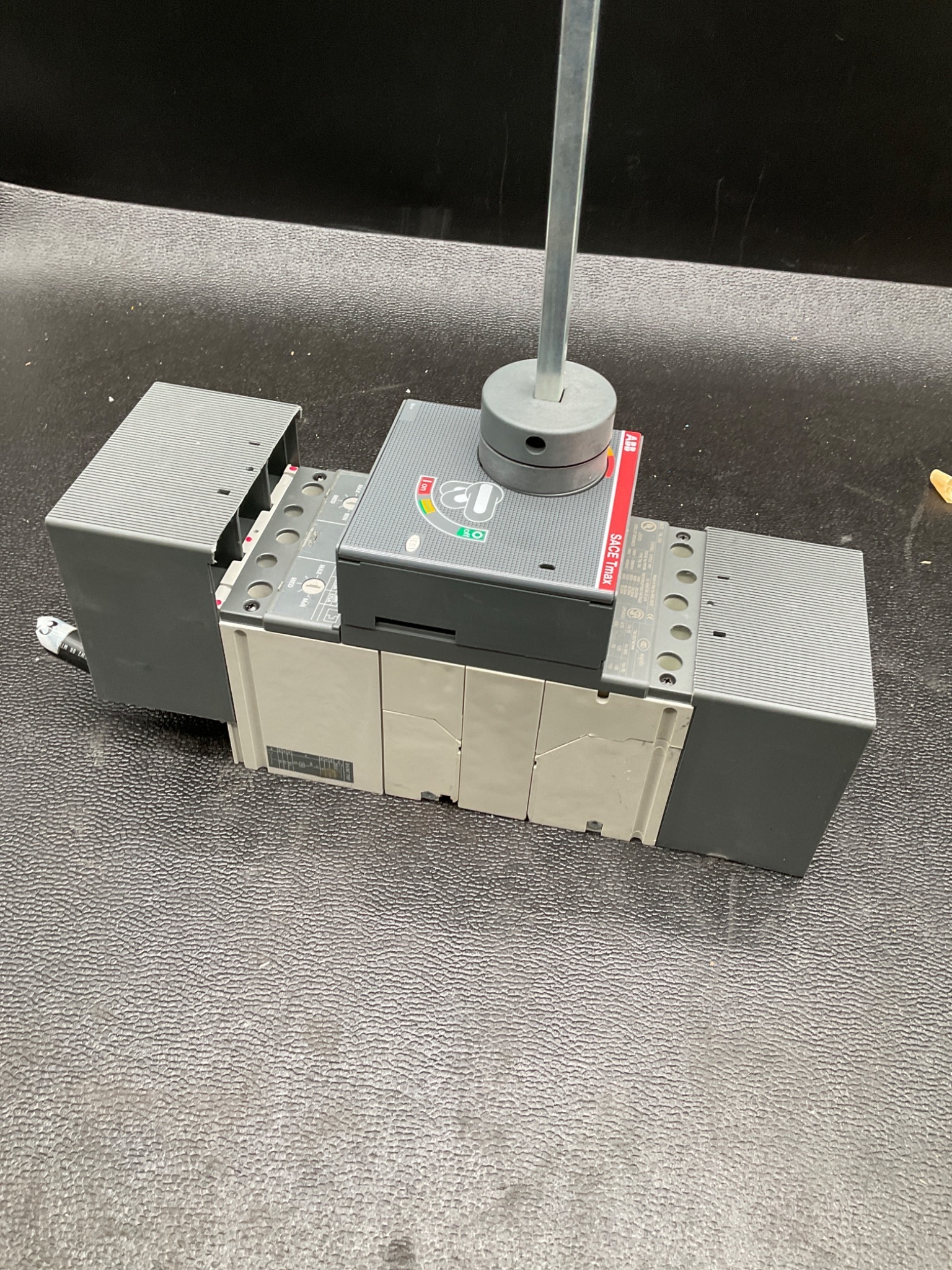 ABB SACE T4L-250 MOULDED CASE CIRCUIT BREAKER 250A 3P USED 5