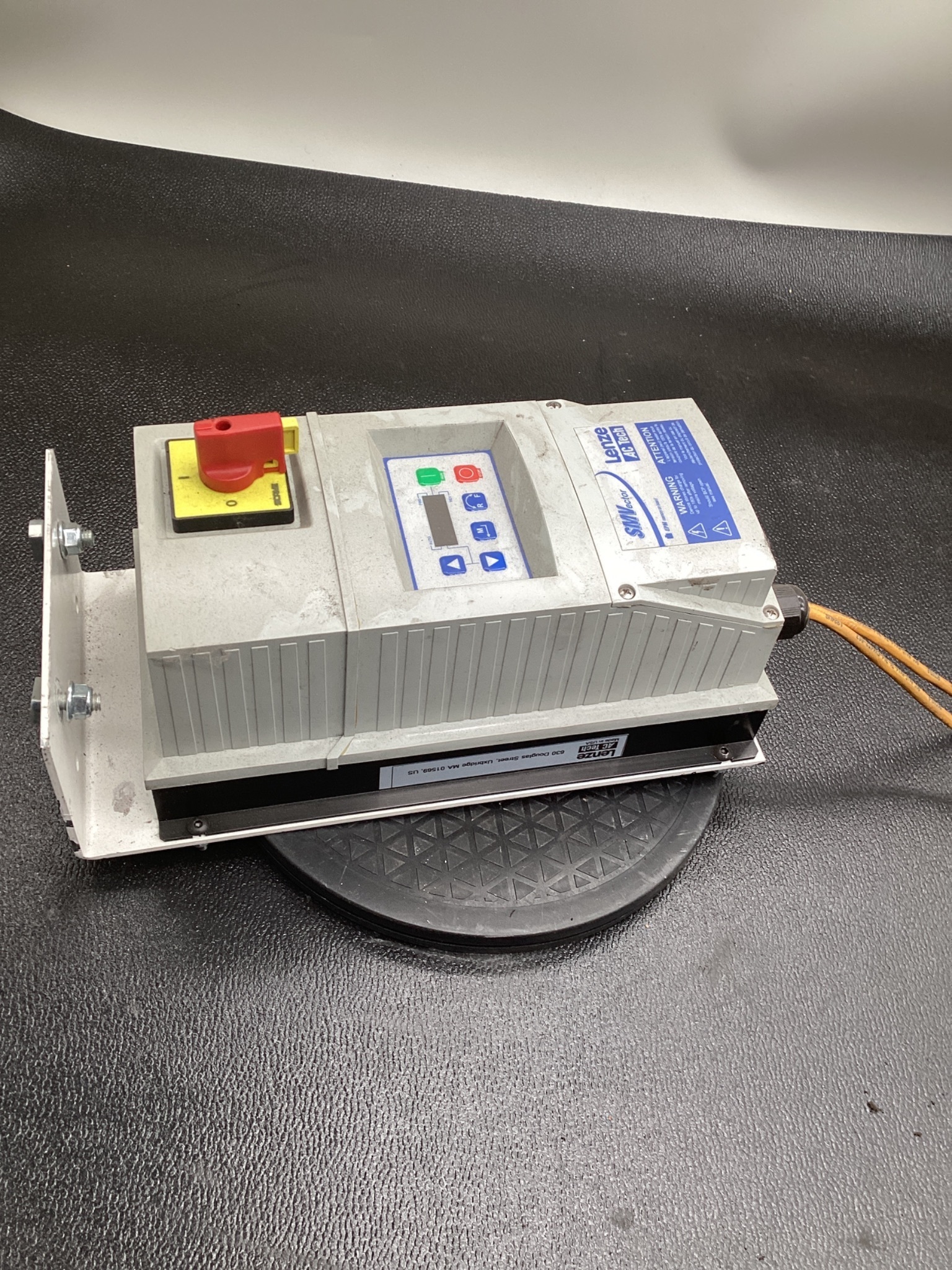 LENZE ESV371N04TMC SMVector VFD 0.5HP 480V NEMA 4X USED 1