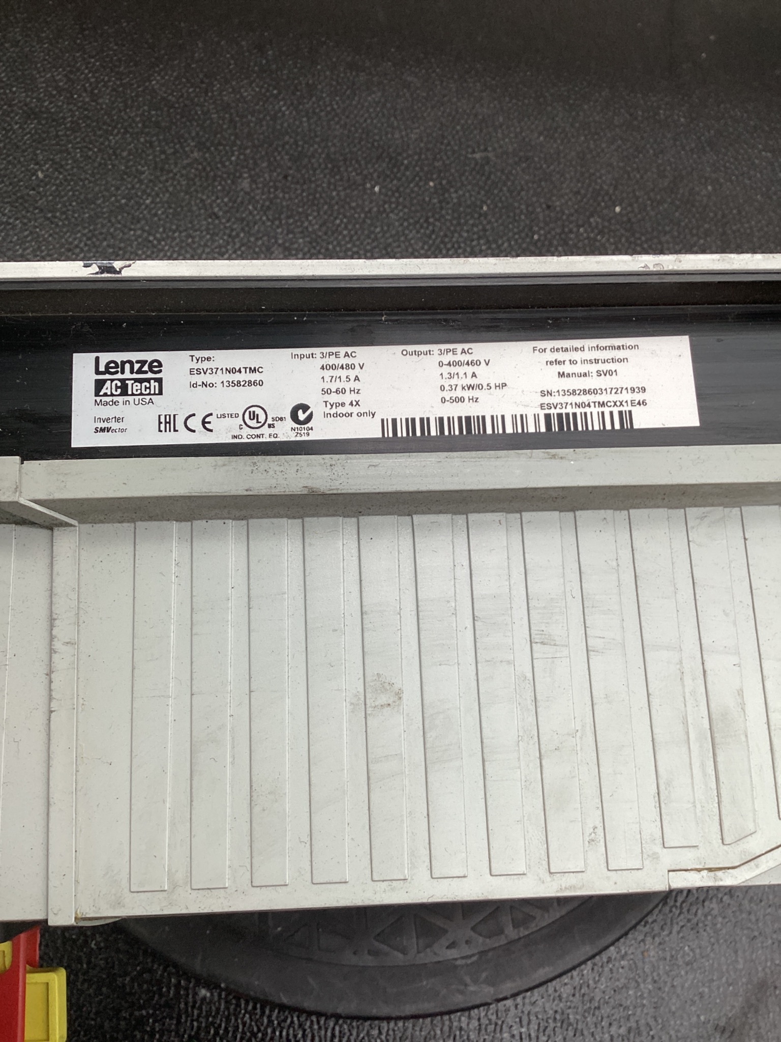 LENZE ESV371N04TMC SMVector VFD 0.5HP 480V NEMA 4X USED 4