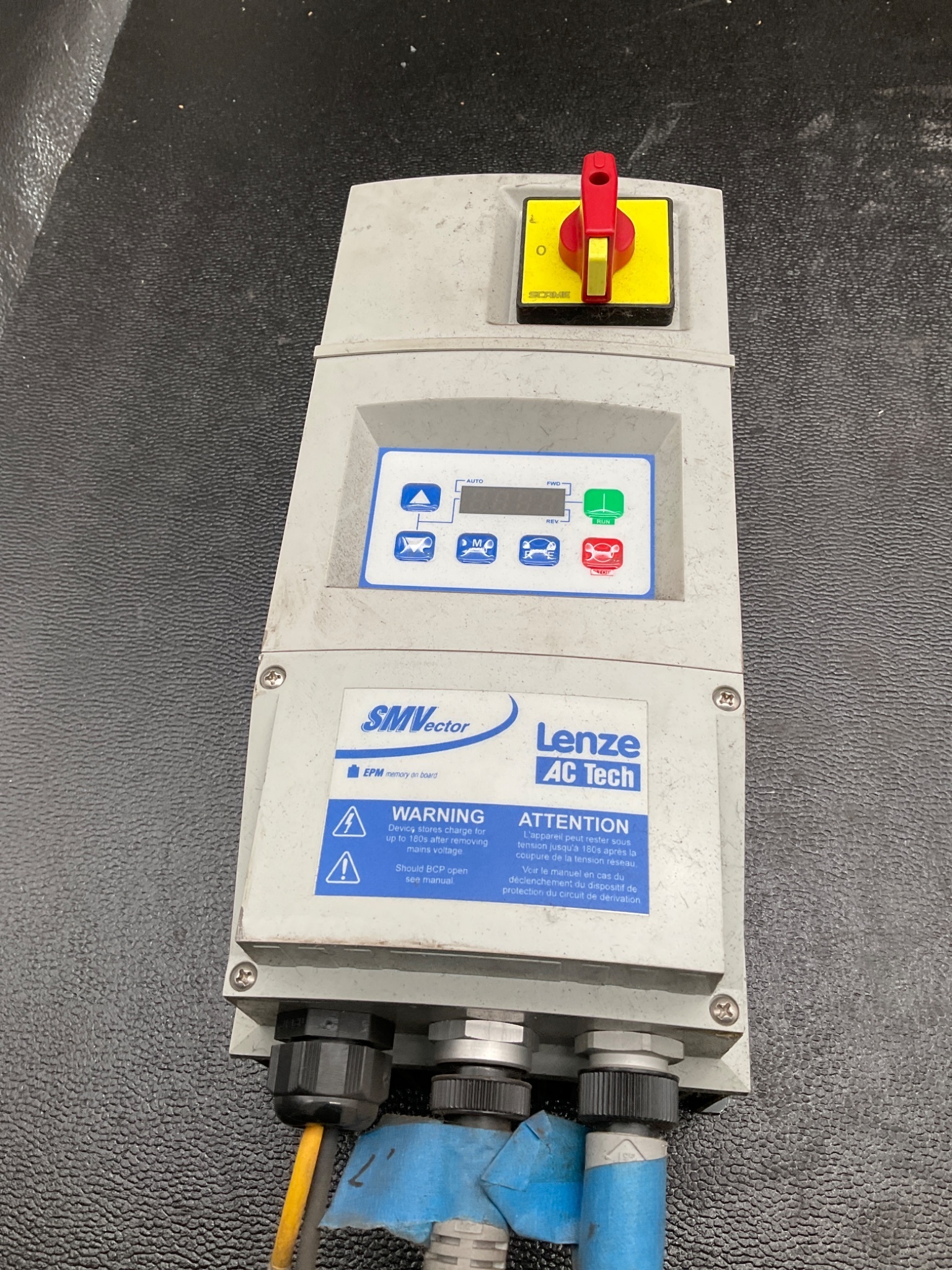 LENZE ESV152N04TLC SMVector VFD 2HP 480V NEMA 4X USED 1