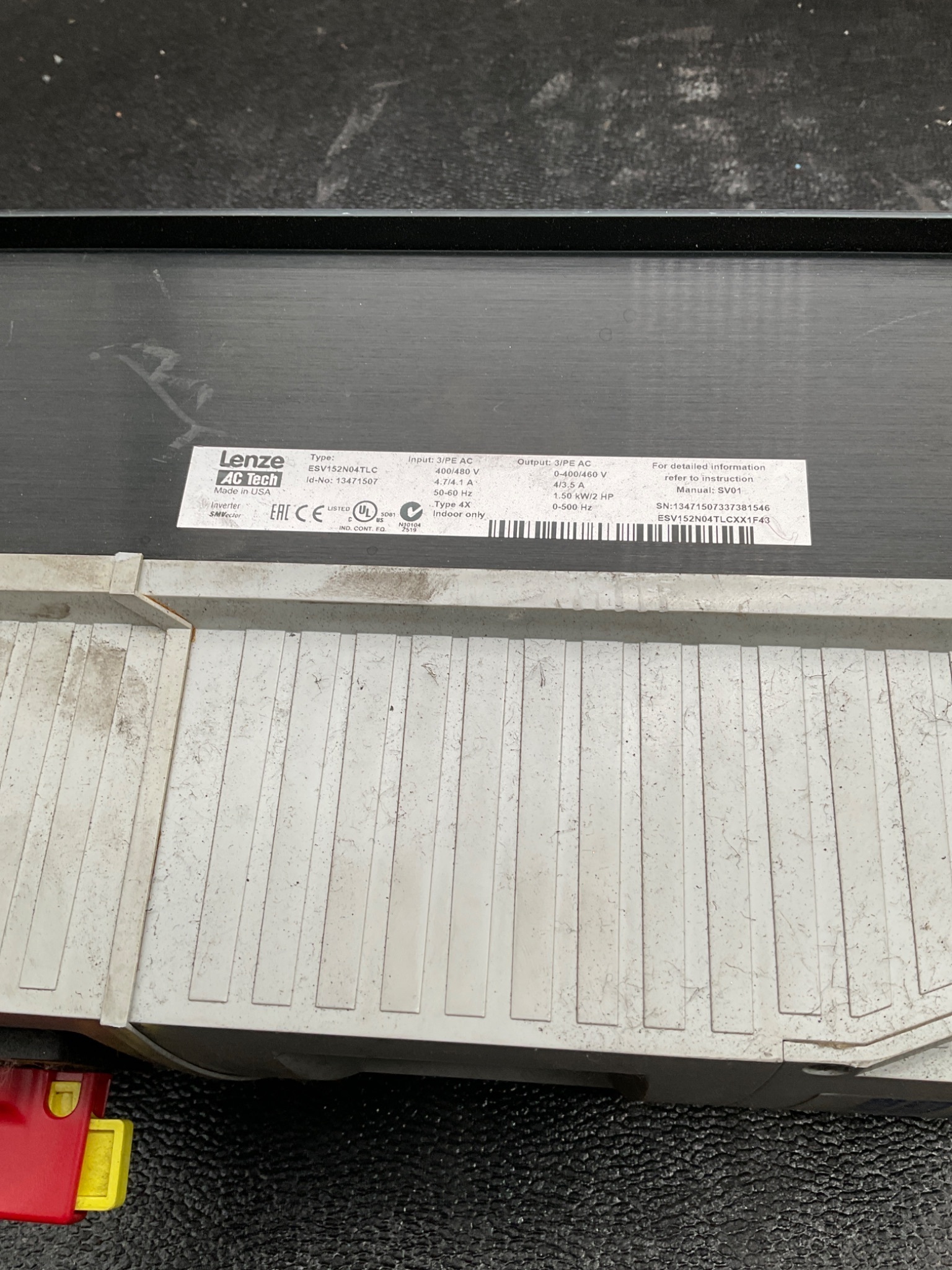 LENZE ESV152N04TLC SMVector VFD 2HP 480V NEMA 4X USED 3