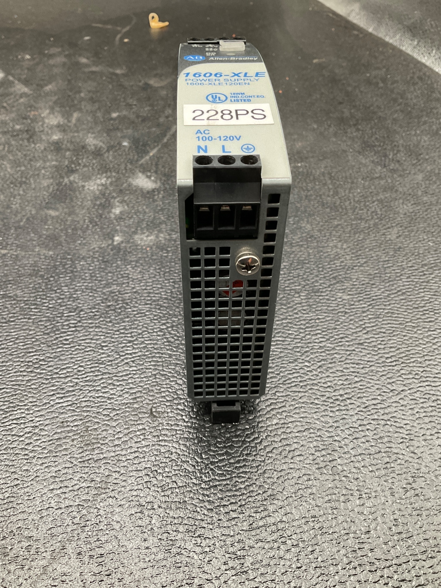 ALLEN BRADLEY 1606-XLE120EN DIN Rail Power Supply 24VDC 5A USED 2