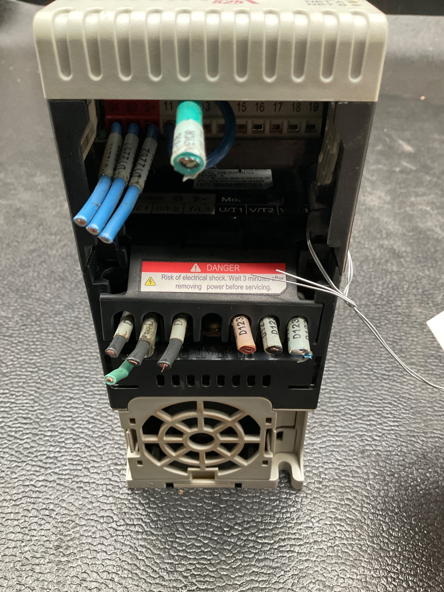 ALLEN BRADLEY 25B-D4P0N104 PowerFlex 525 AC Drive 2HP 480V USED 3