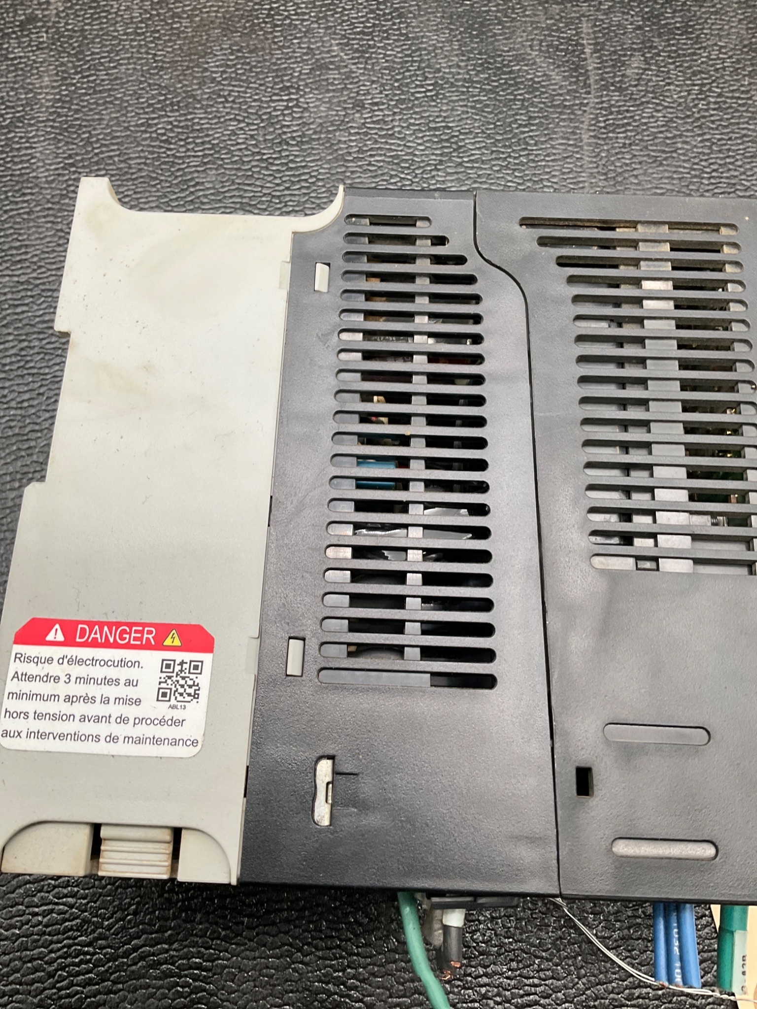 ALLEN BRADLEY 25B-D4P0N104 PowerFlex 525 AC Drive 2HP 480V USED 4