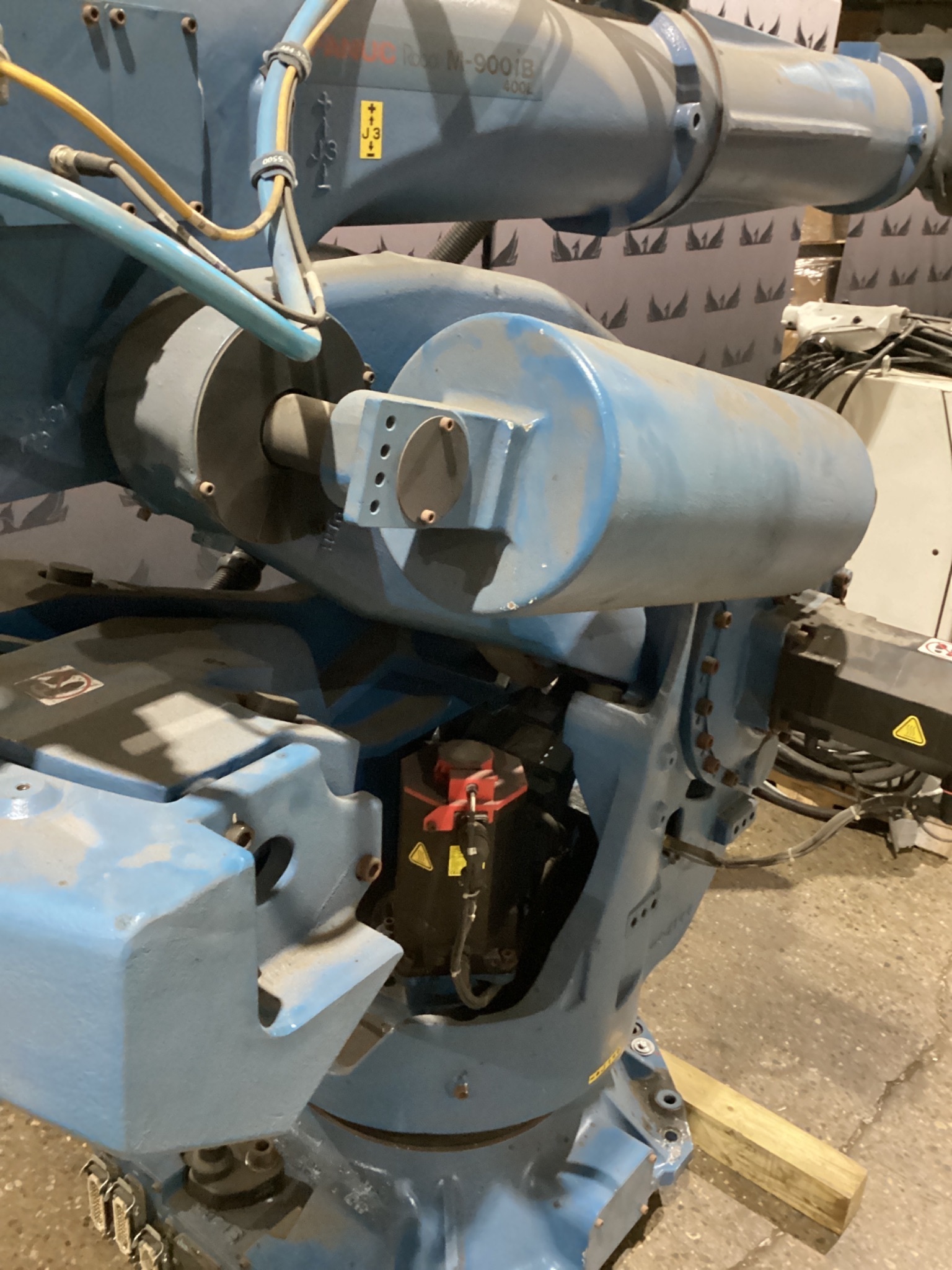 FANUC M-900iB/400L w/ R-30iB PLUS Controls USED 4