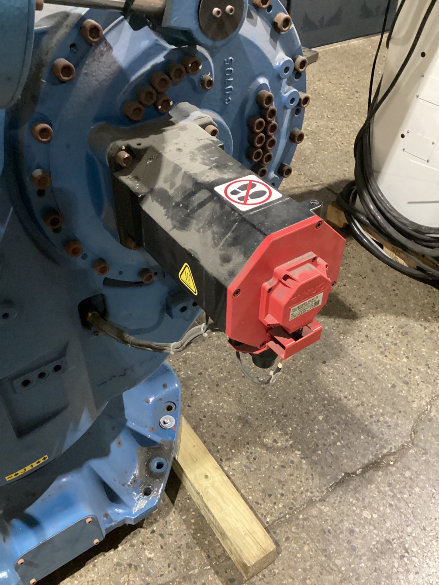FANUC M-900iB/400L w/ R-30iB PLUS Controls USED 5