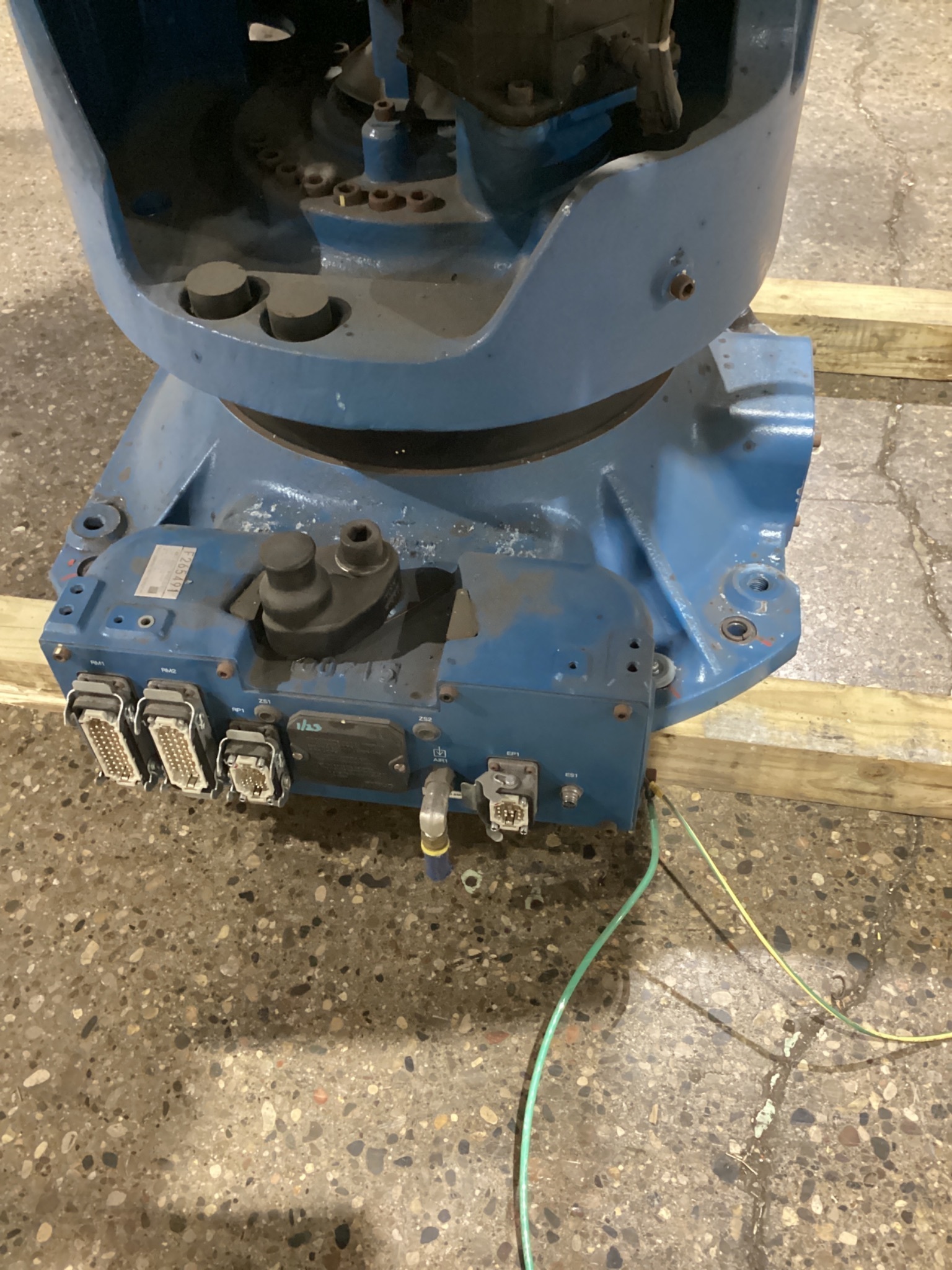 FANUC M-900iB/400L w/ R-30iB PLUS Controls USED 6