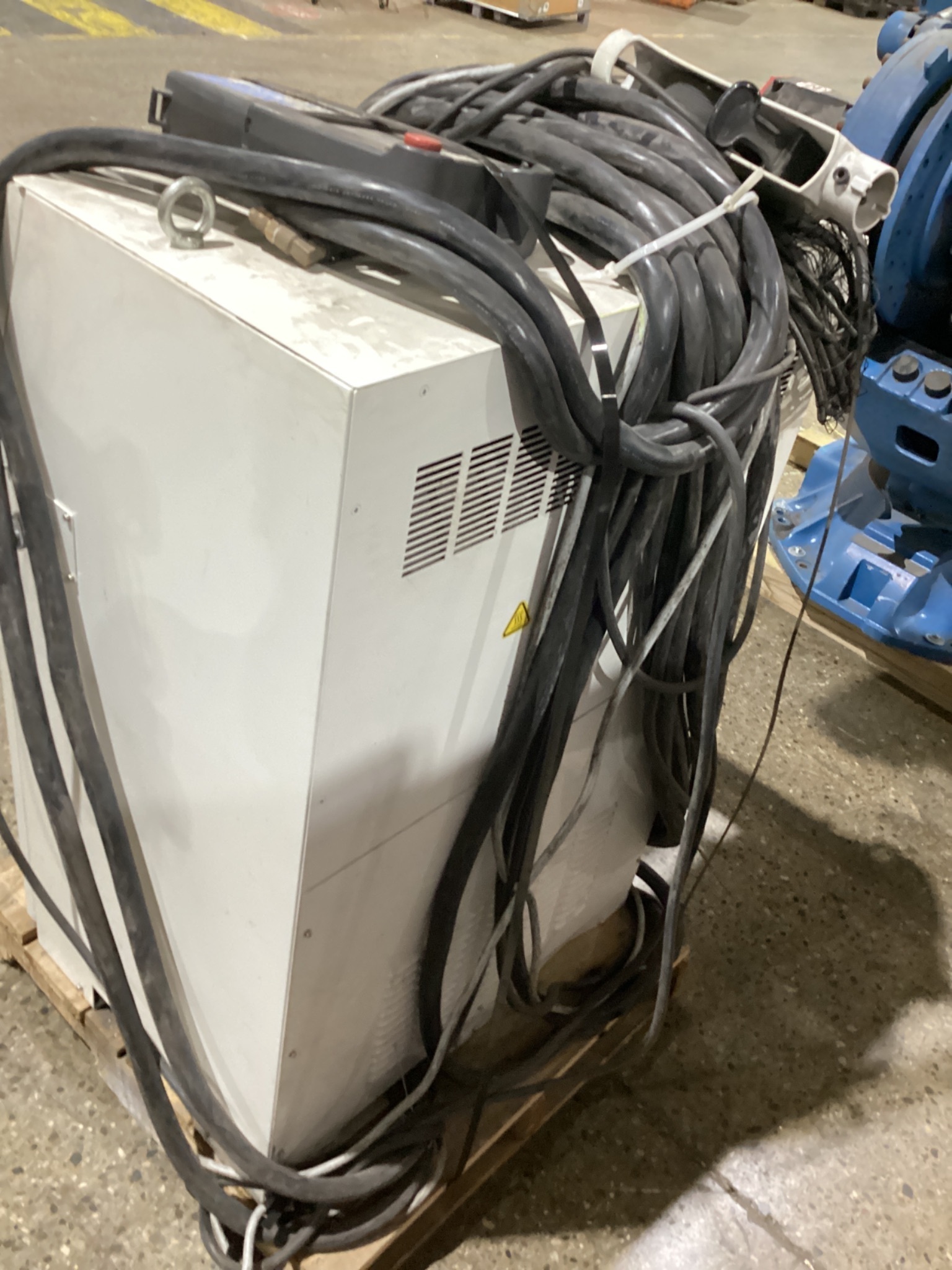 FANUC M-900iB/400L w/ R-30iB PLUS Controls USED 12