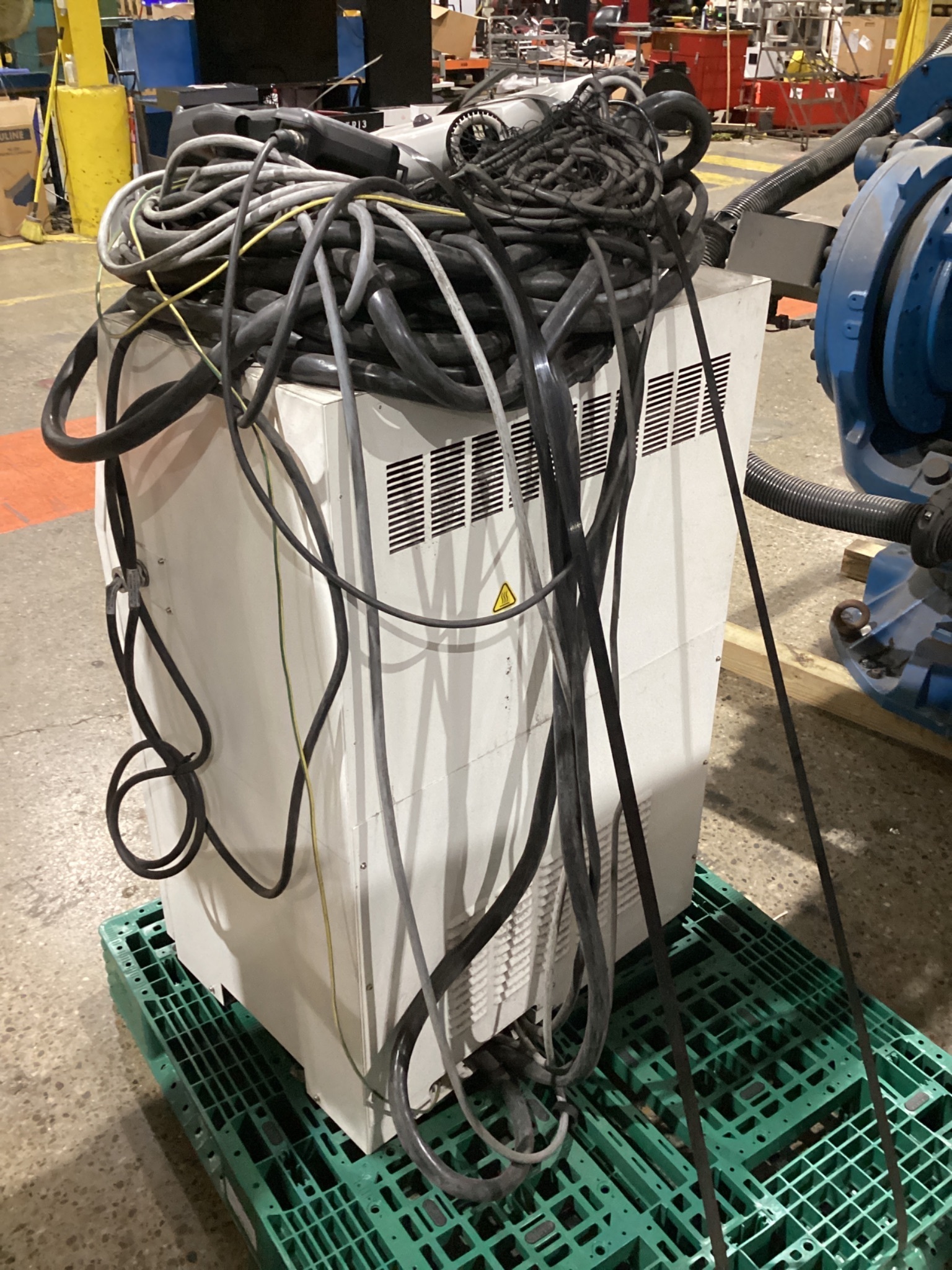 FANUC M-900IB/400L + R30IB PLUS Controls USED 12