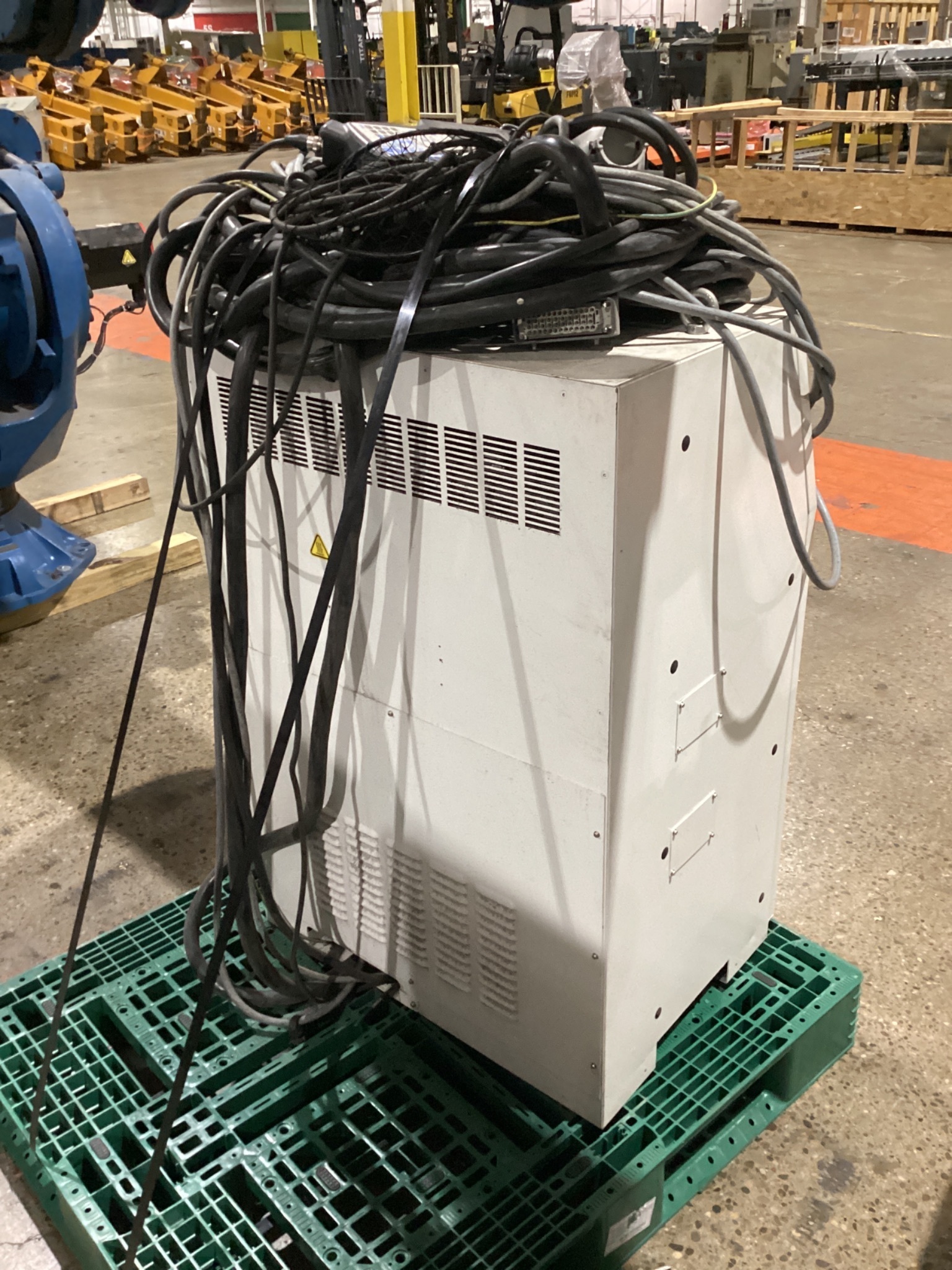 FANUC M-900IB/400L + R30IB PLUS Controls USED 13