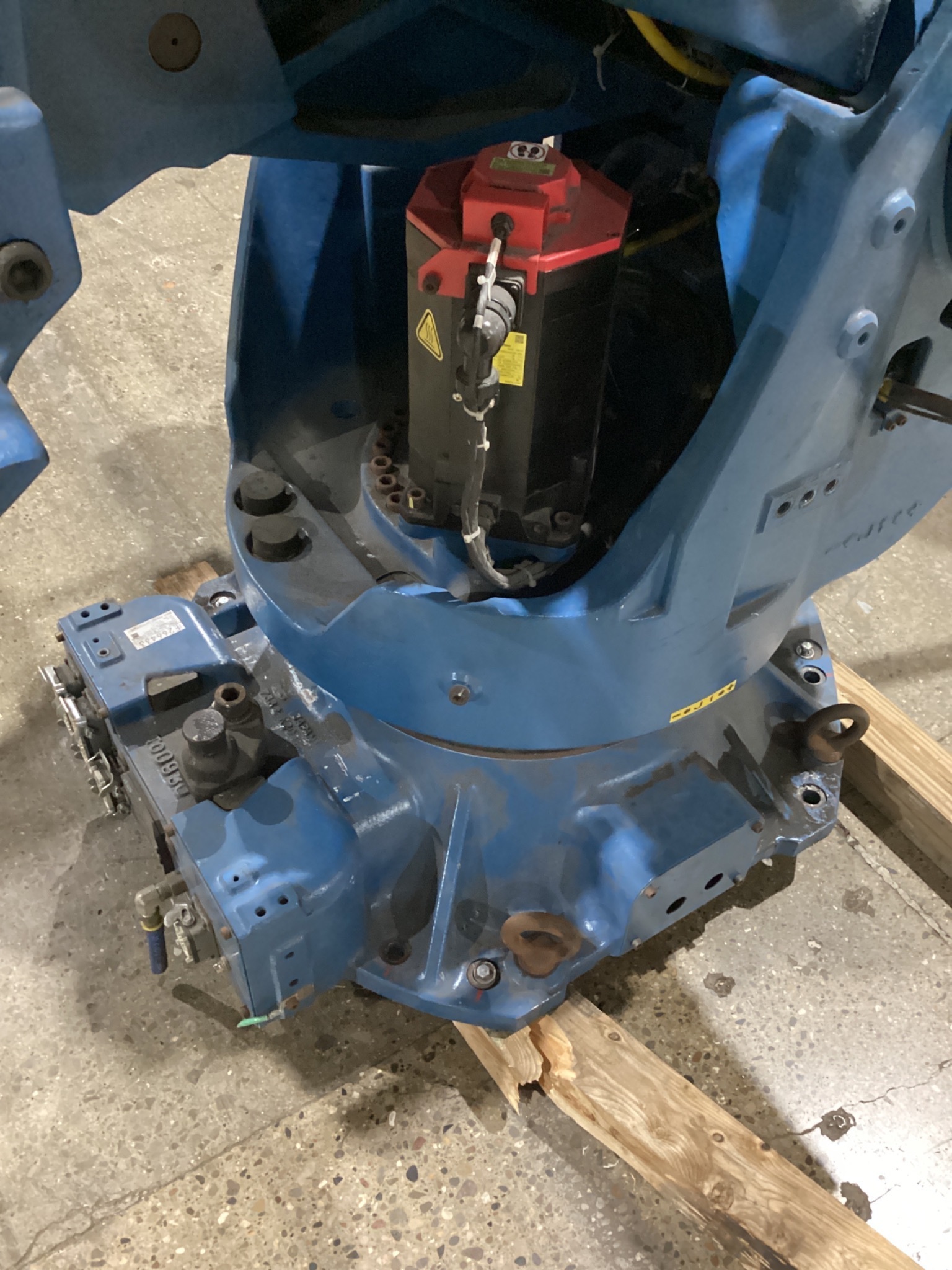 FANUC M-900iB/400L w/ R-30iB PLUS Controls USED 2