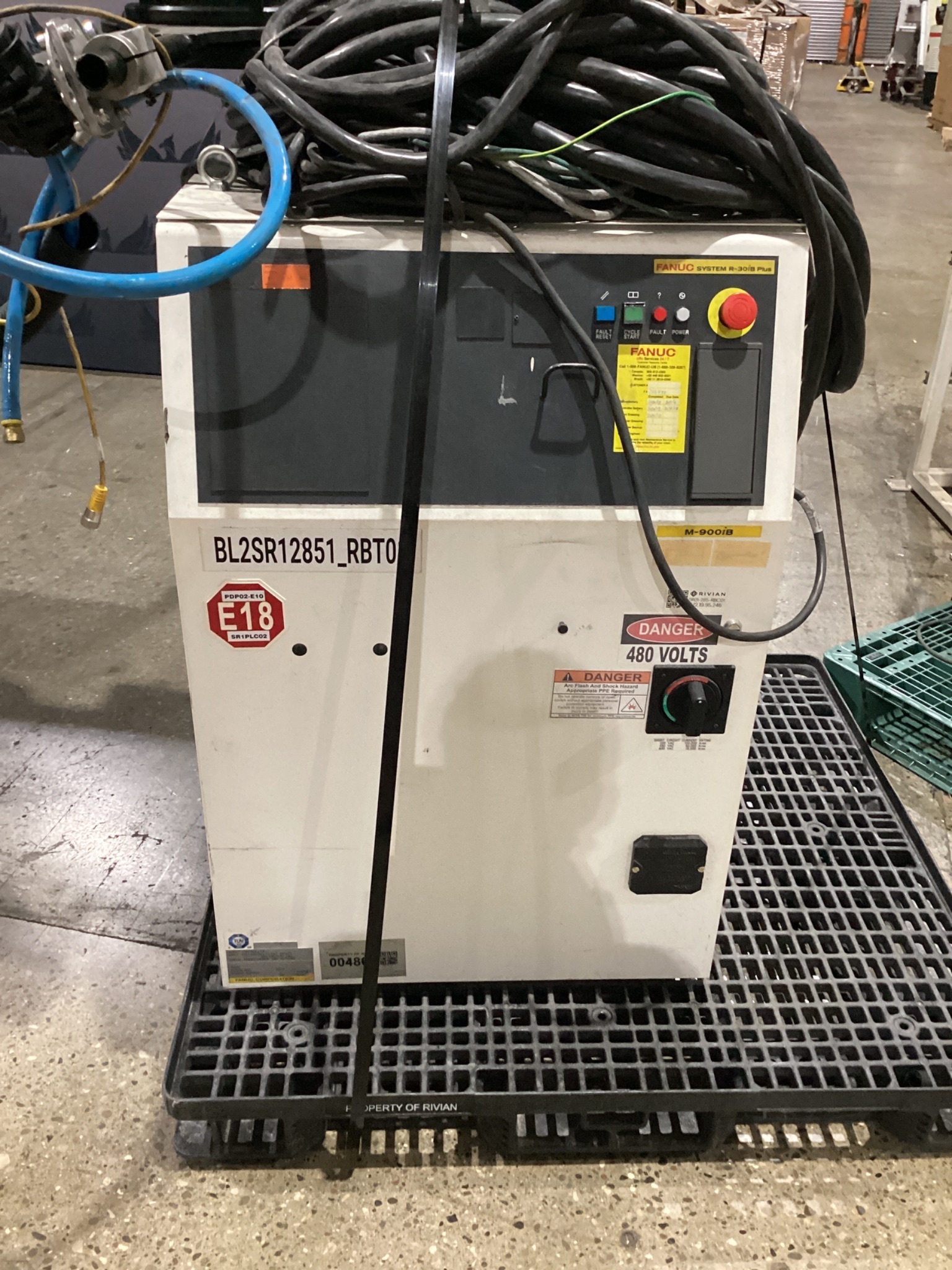 FANUC M-900iB/400L w/ R-30iB PLUS Controls USED 7