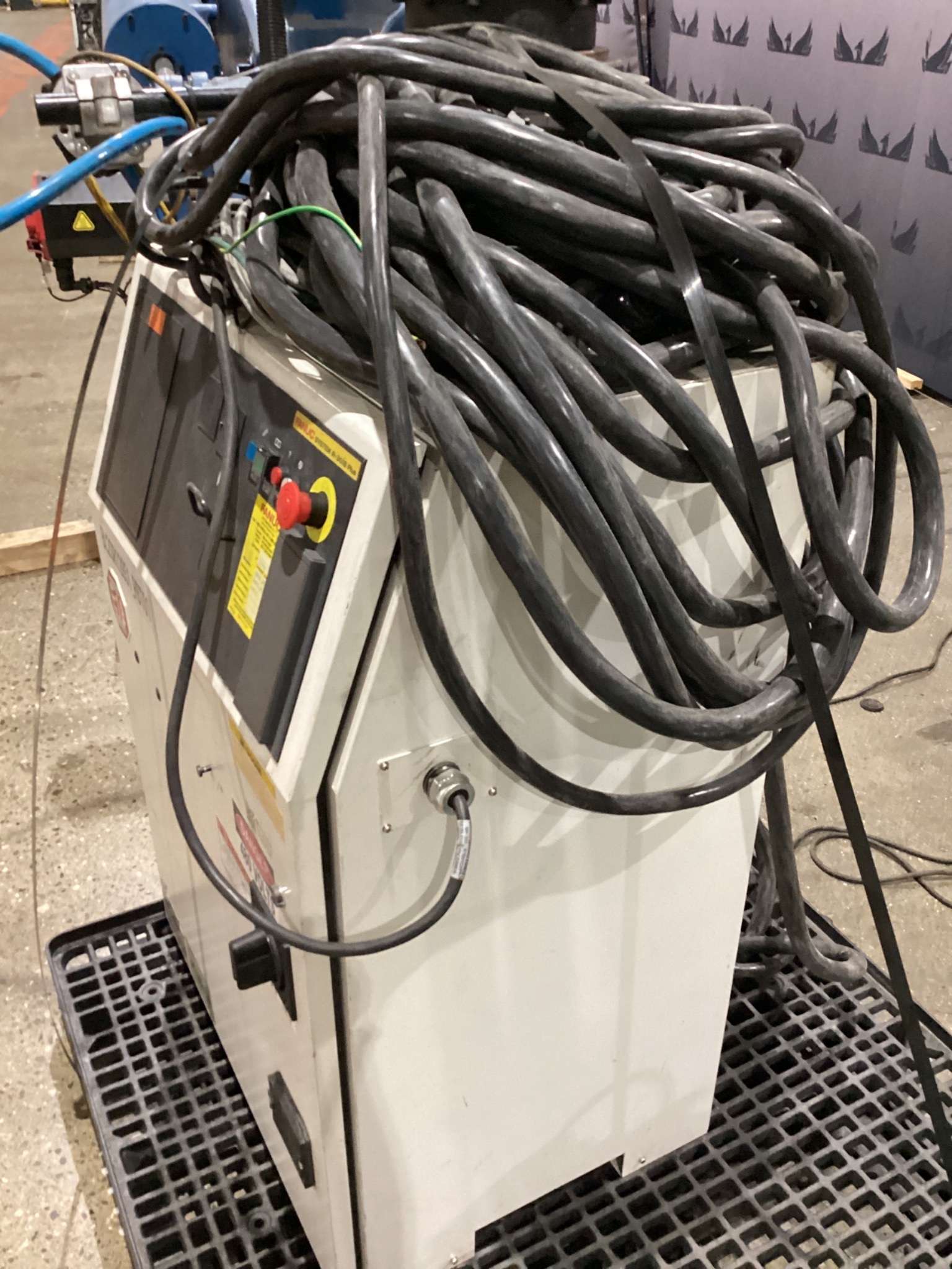 FANUC M-900iB/400L w/ R-30iB PLUS Controls USED 8