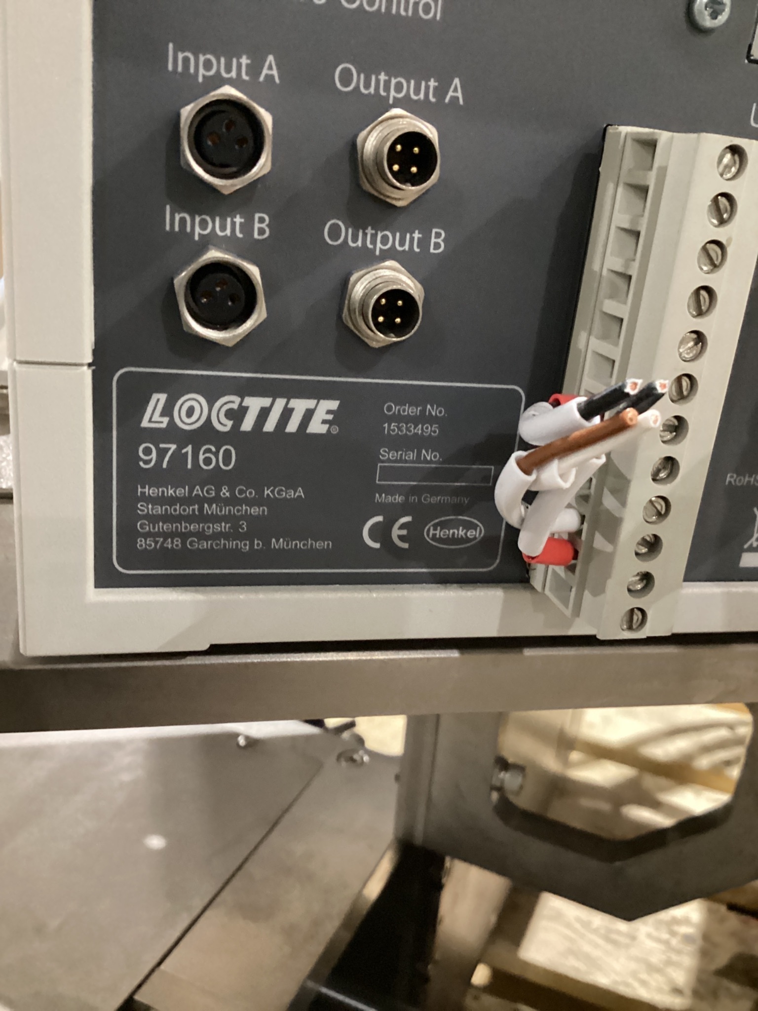 LOCTITE MM31 DUAL CARTRIDGE PUSHER W/ MM25 CONTROLLER 400ML DISPENSER USED 9
