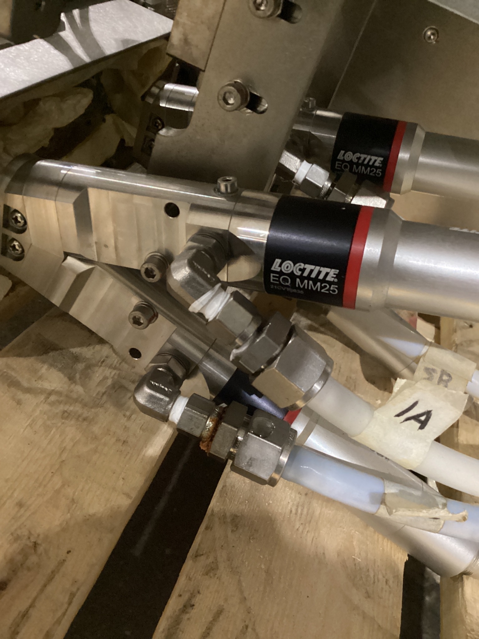 LOCTITE MM31 DUAL CARTRIDGE PUSHER W/ MM25 CONTROLLER 400ML DISPENSER USED 10