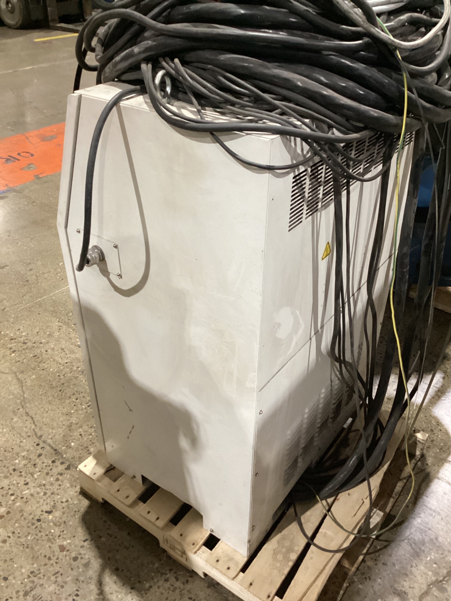 FANUC M-900iB/400L w/ R30IB PLUS Controls USED 10