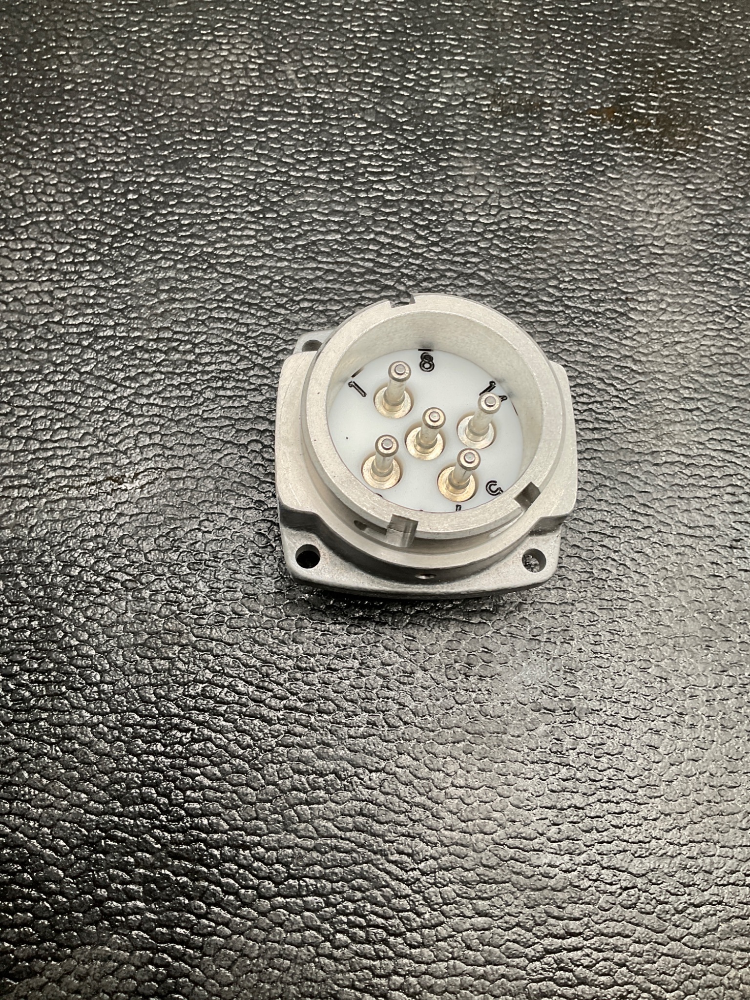 MELTRIC 09-28047-185 PNHT INLET 30A 277/480V METAL NEW 5