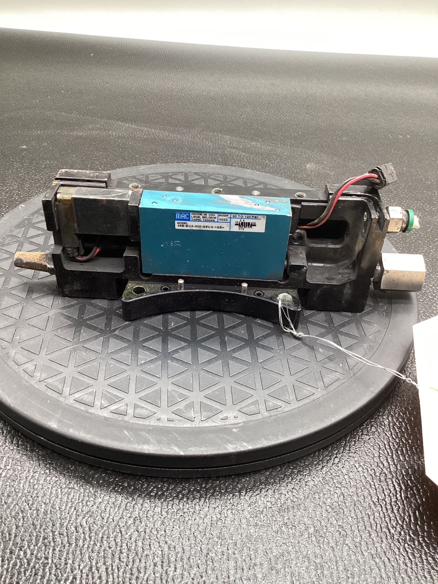 MAC 48B-BUA-000-GEUA-1GE SOLENOID VALVE 24VDC 120PSI USED 0