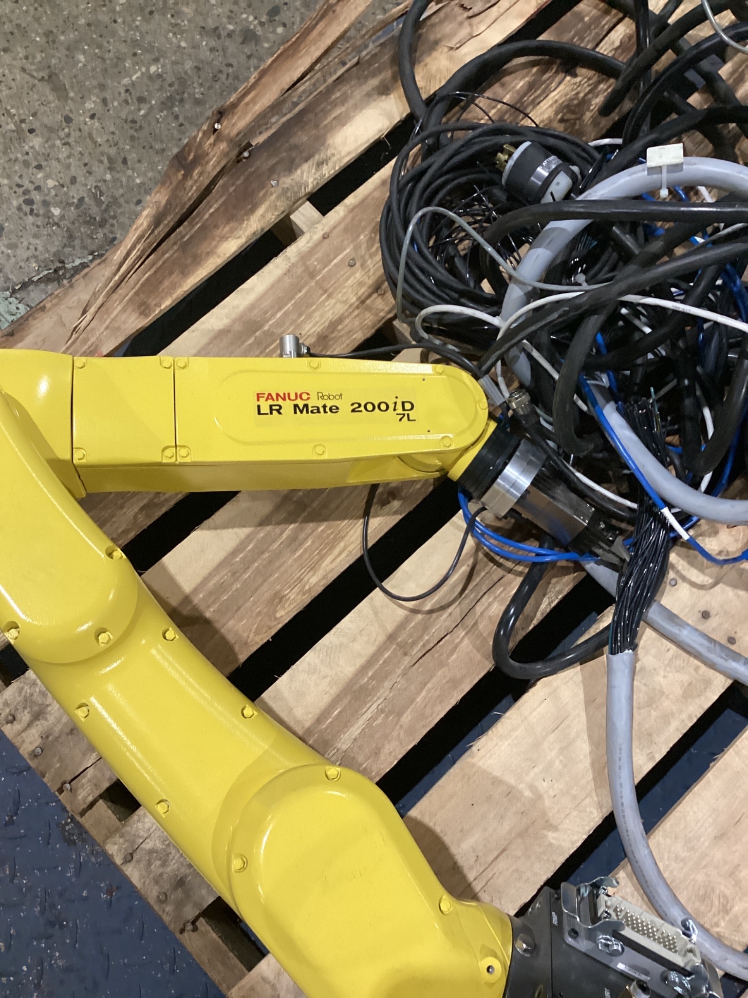 FANUC LR Mate 200iD/7L w/ R-30iB Mate PLUS Controls USED 4