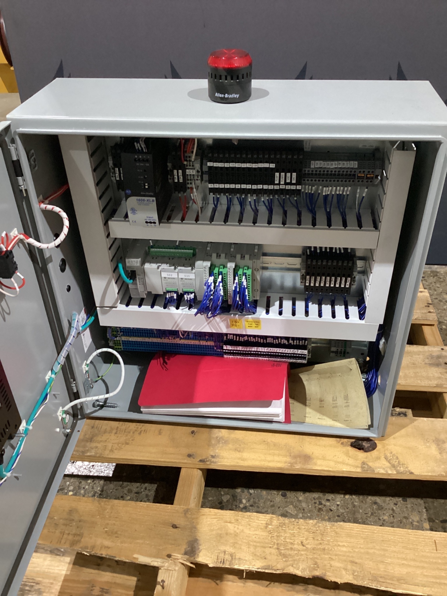AEC VTCPLUS2 2/20 MATERIAL HANDLING CONTROL PANEL 115V USED 2