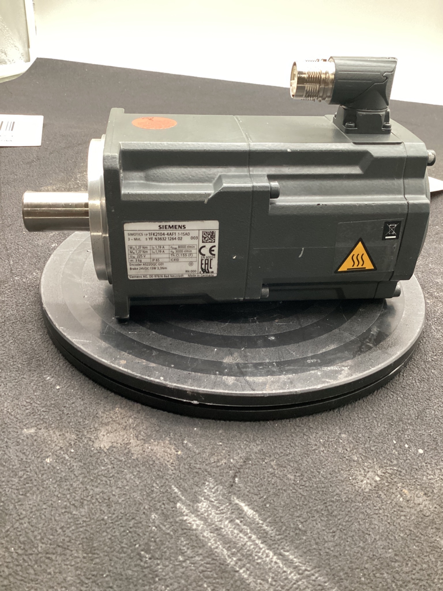 SIEMENS 1FK2104-4AF11-1SA0 SIMOTICS S SERVO MOTOR 0.4KW 3000RPM 4.05NM USED 3