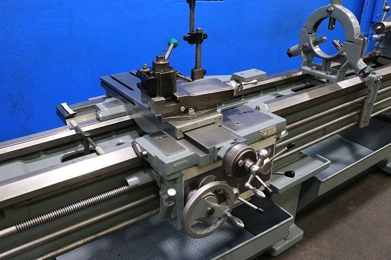 1980'S MAZAK GAP BED LATHE USED 9