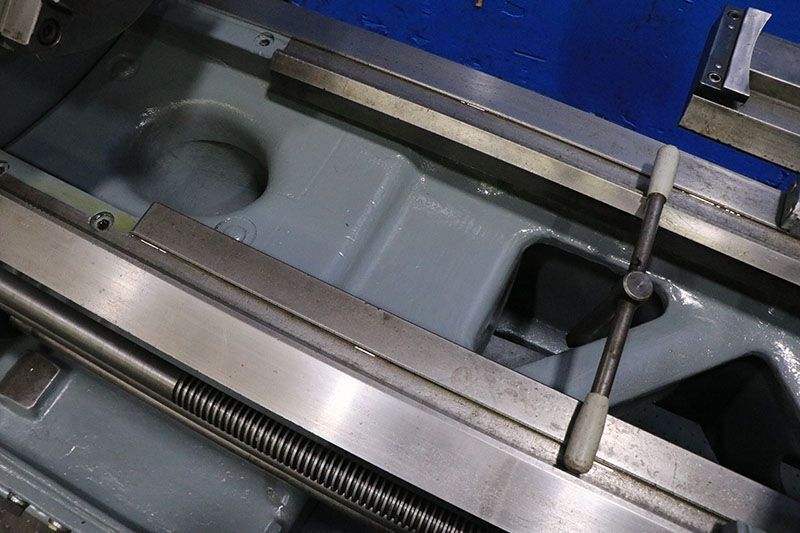 1980'S MAZAK GAP BED LATHE USED 11