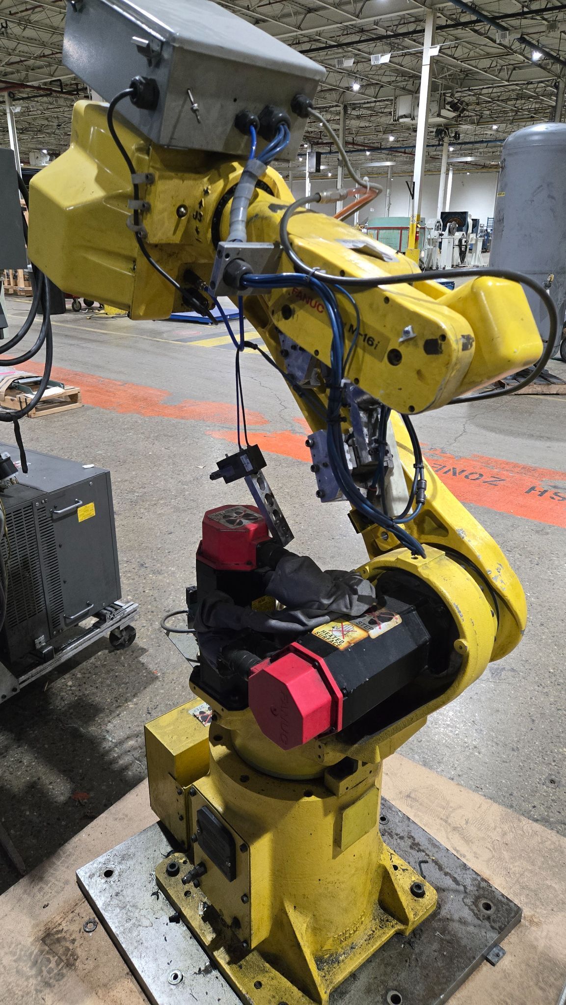 FANUC M-16i ROBOT ARM AND RJ-3 CONTROLLER W/ PENDANT USED 1999 2