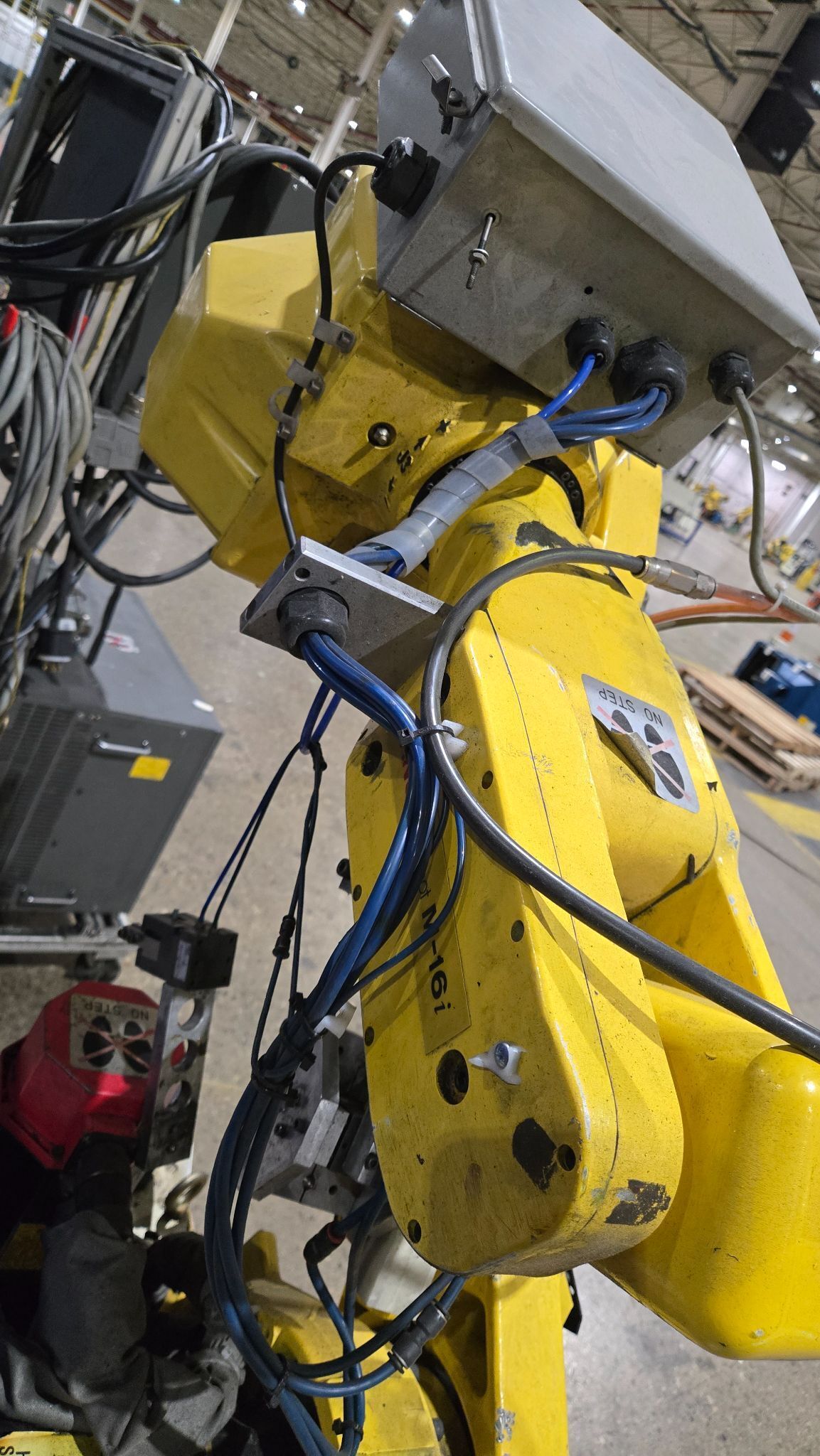FANUC M-16i ROBOT ARM AND RJ-3 CONTROLLER W/ PENDANT USED 1999 6