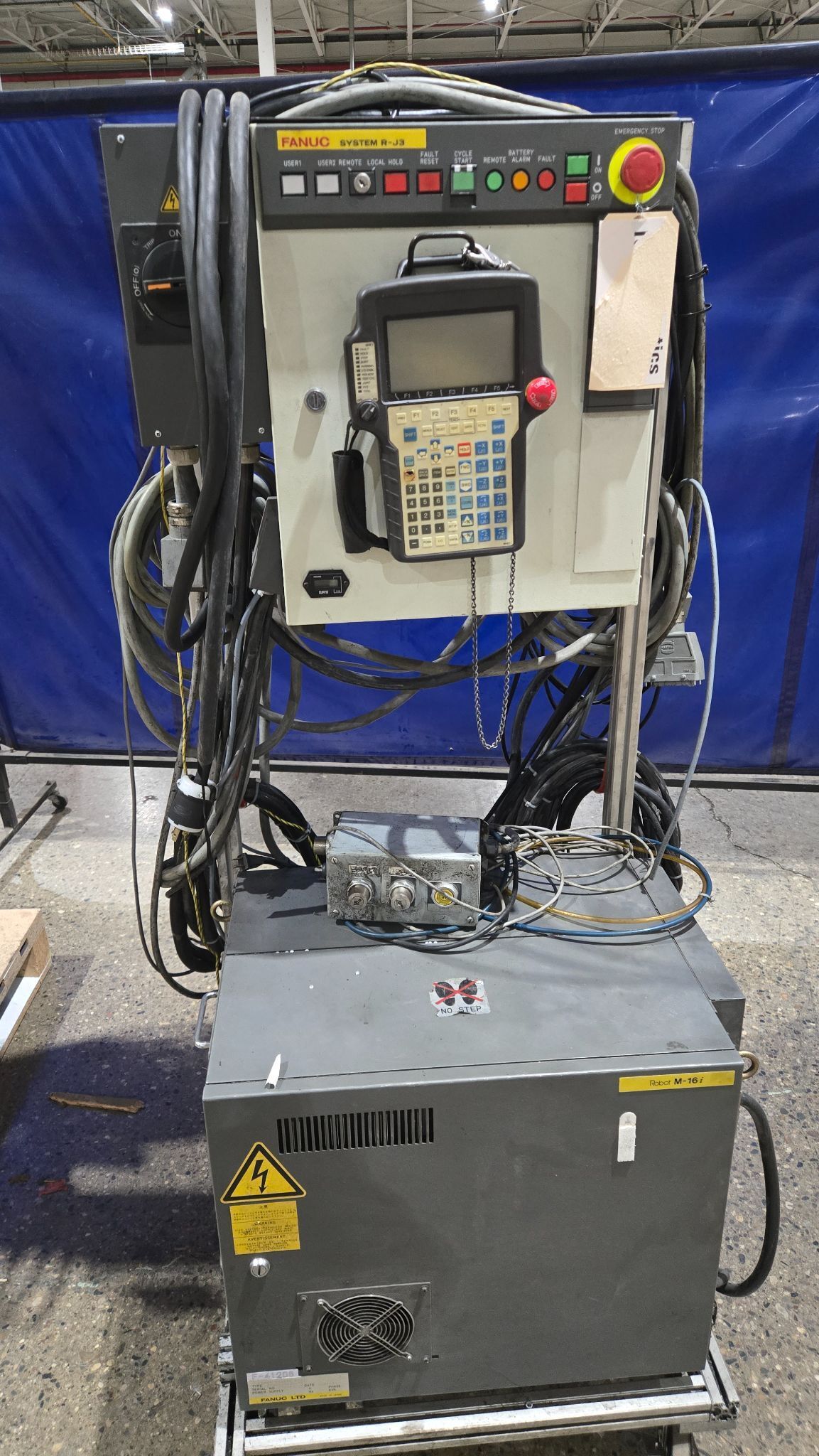 FANUC M-16i ROBOT ARM AND RJ-3 CONTROLLER W/ PENDANT USED 1999 9