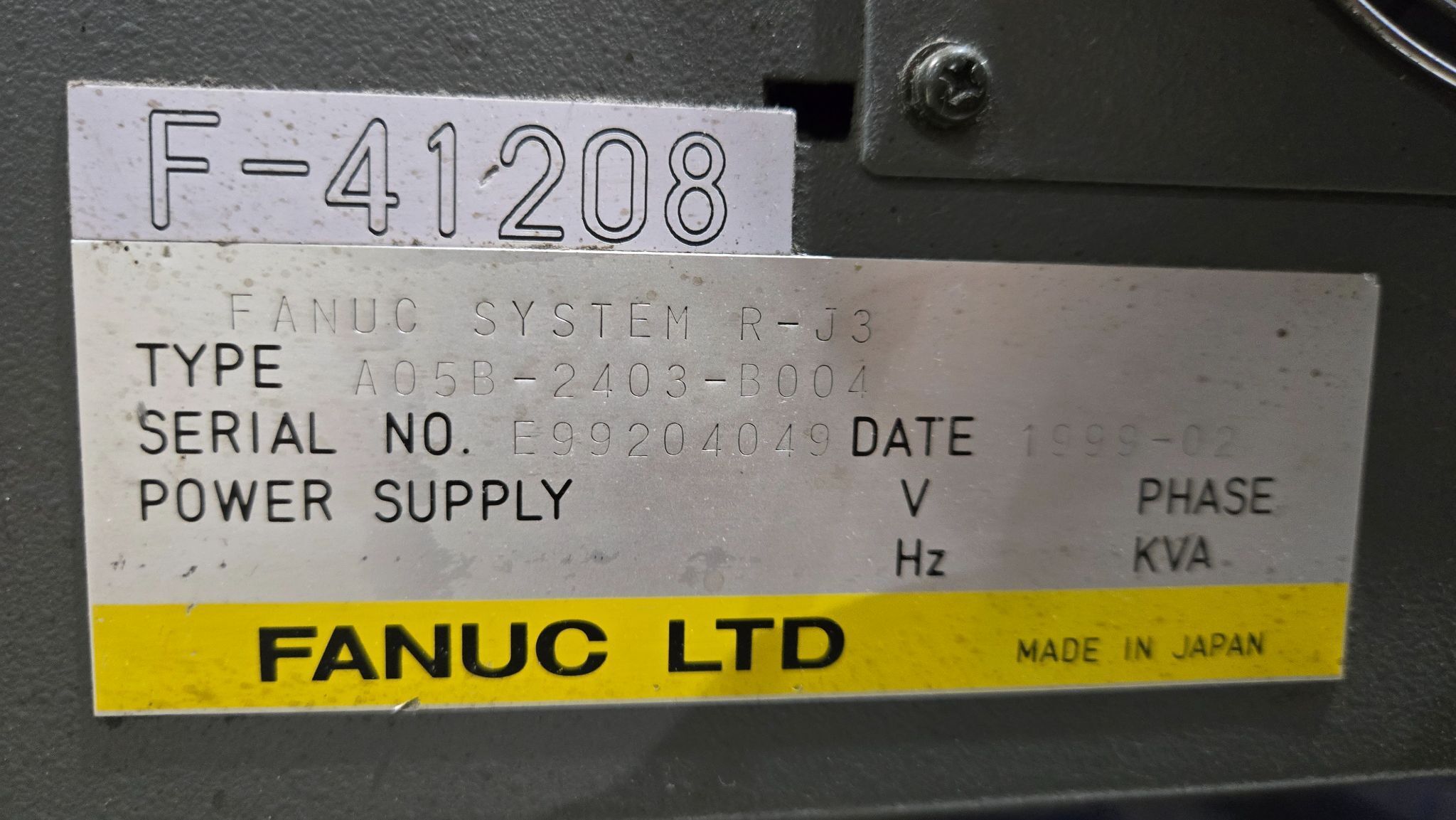 FANUC M-16i ROBOT ARM AND RJ-3 CONTROLLER W/ PENDANT USED 1999 16