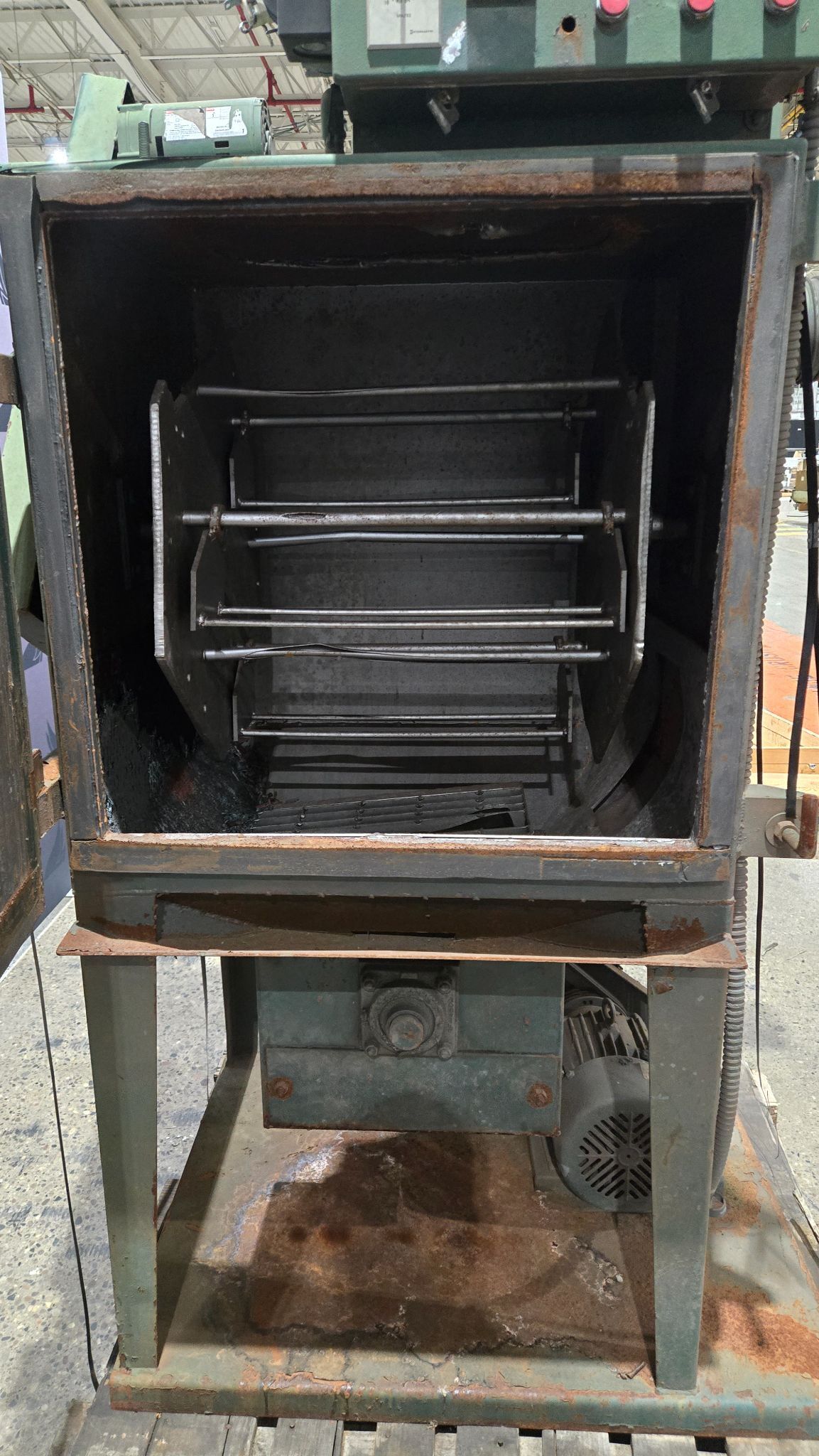 AR INDUSTRIES B-4 TUMBLE BLAST CHAMBER USED 4