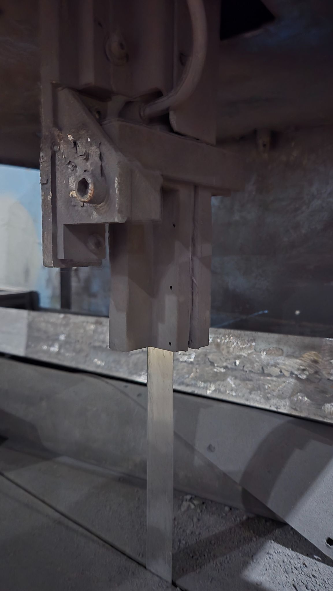 UNKNOWN Automatic Bandsaw AS-IS 13
