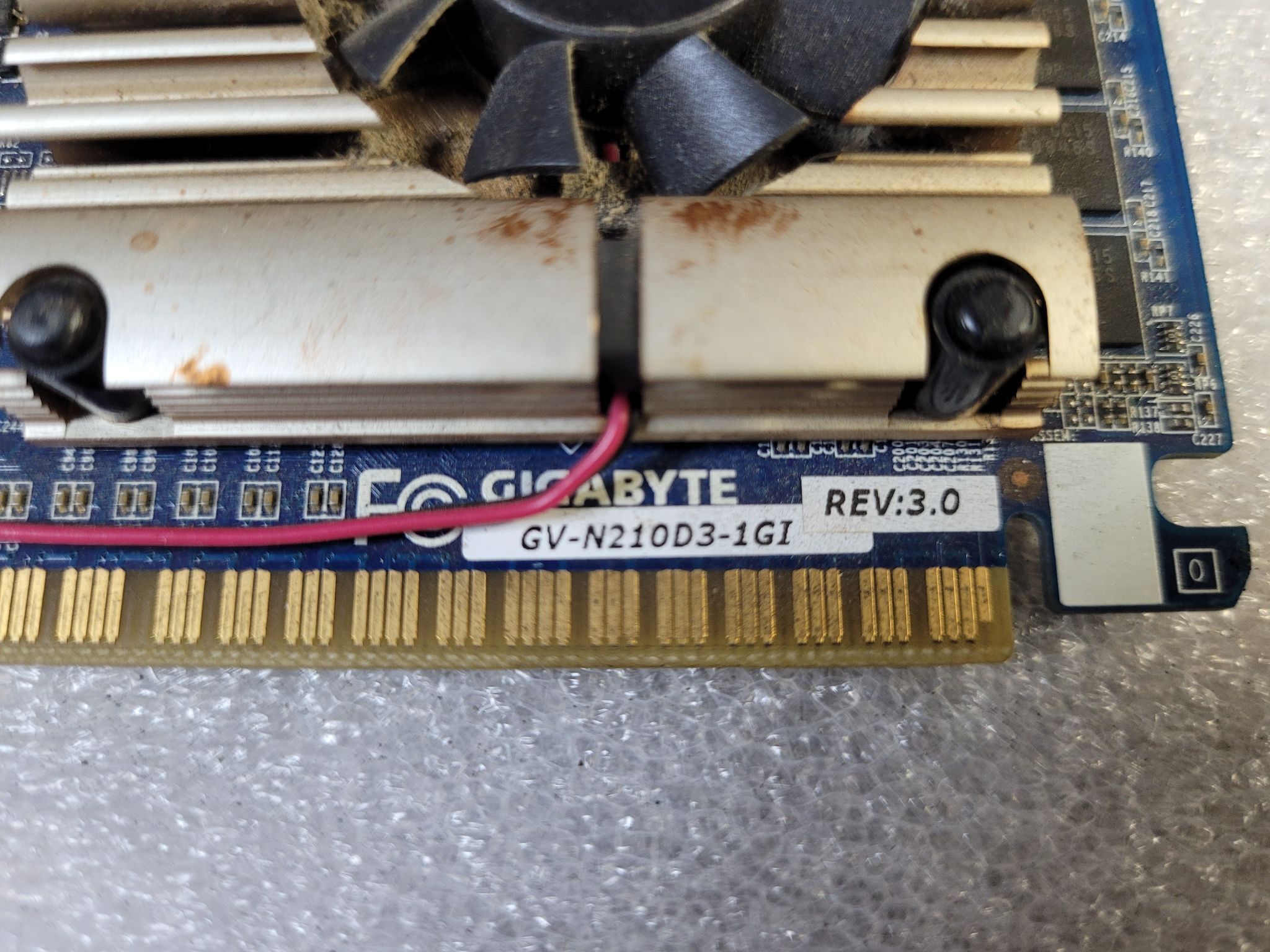 GIGABYTE GV-N210D3-1GI REV 3.0 Nvidia GeForce 210 1GB DDR3 Graphics Card USED 3