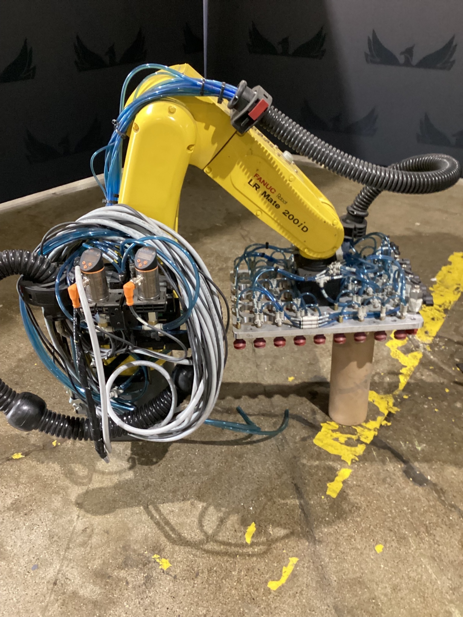 FANUC LR MATE 200iD w/ R-30iB Mate PLUS Controller, Gripper EOA Included USED 1
