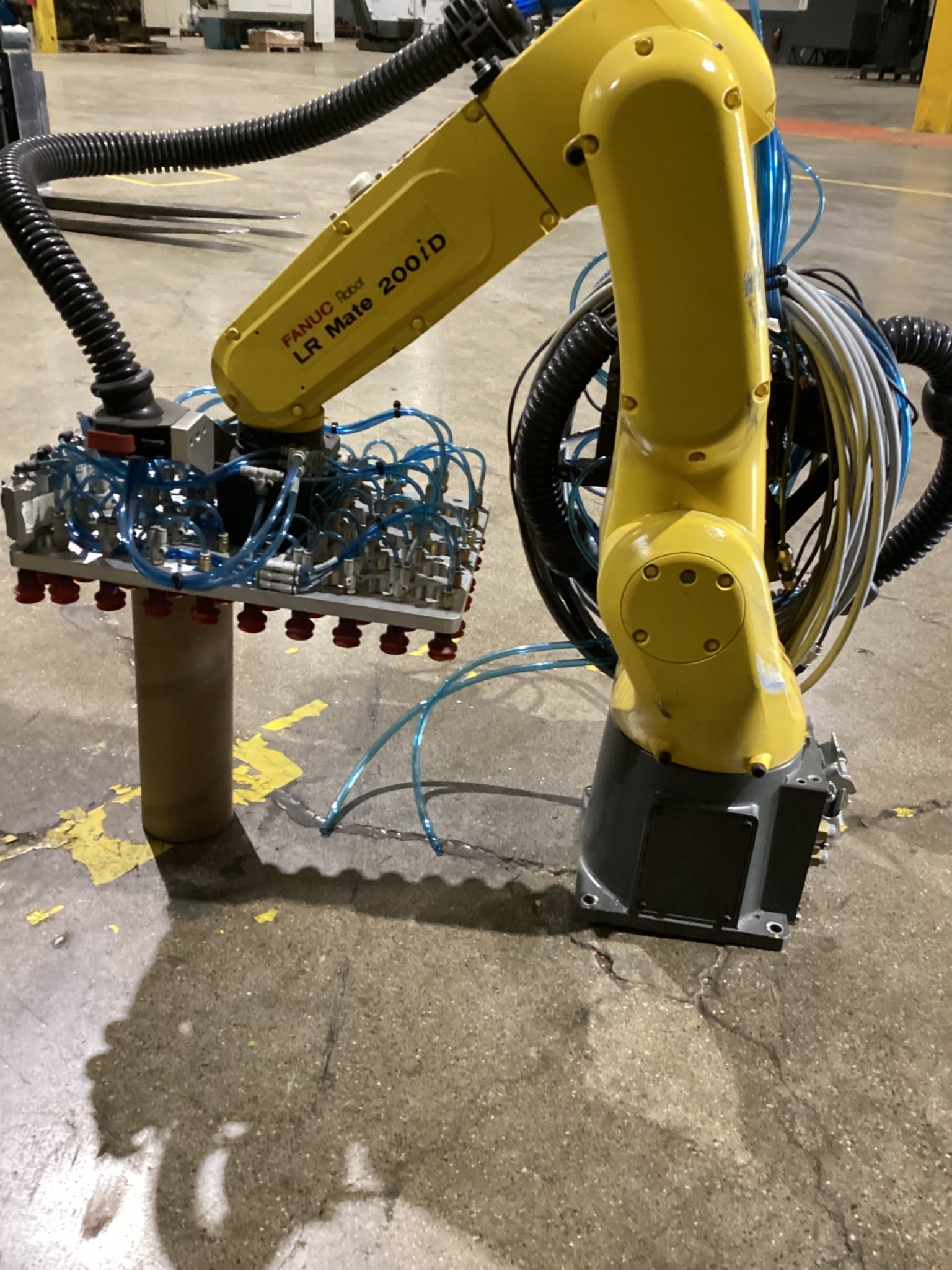 FANUC LR MATE 200iD w/ R-30iB Mate PLUS Controller, Gripper EOA Included USED 4