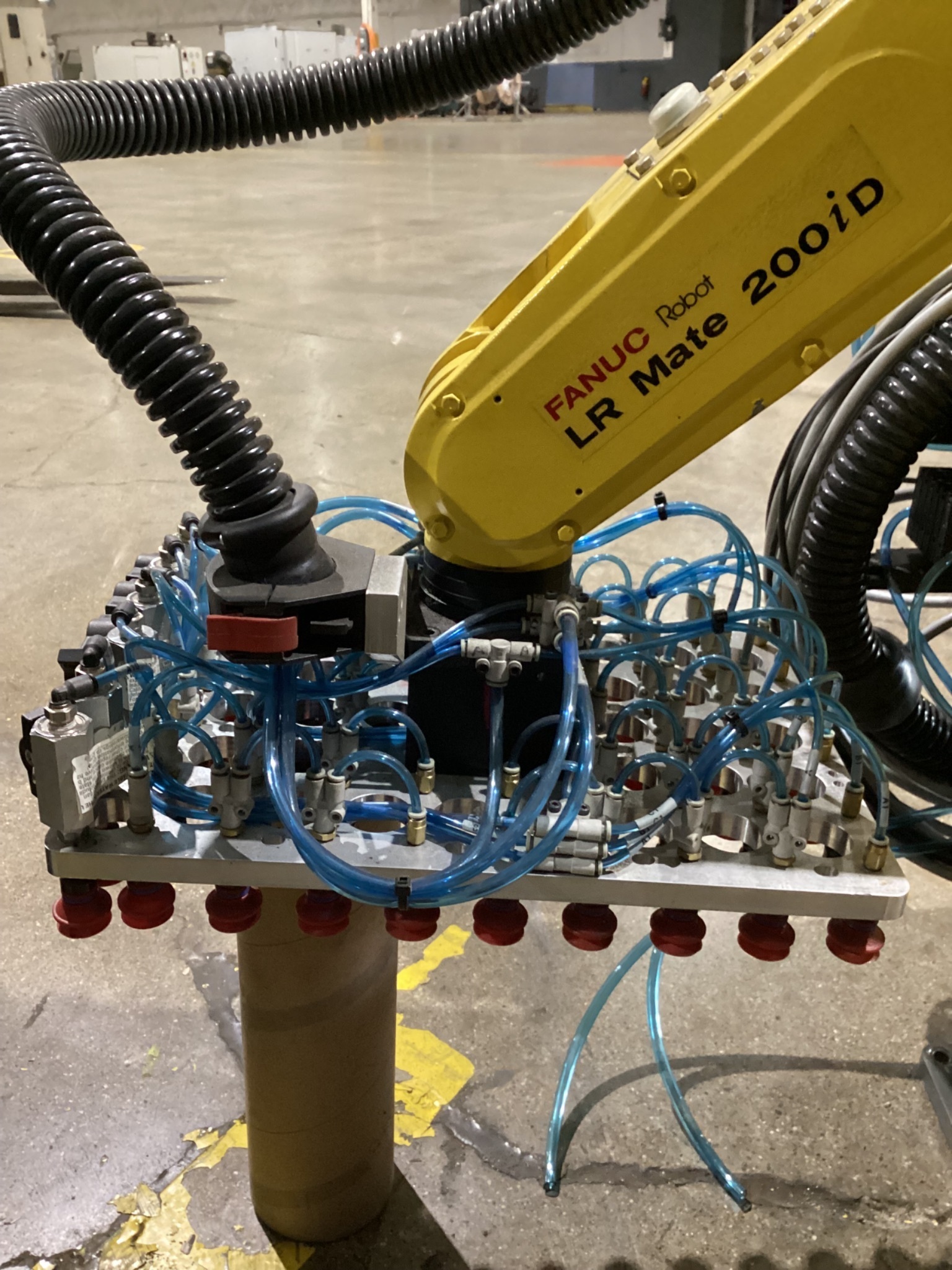 FANUC LR MATE 200iD w/ R-30iB Mate PLUS Controller, Gripper EOA Included USED 5