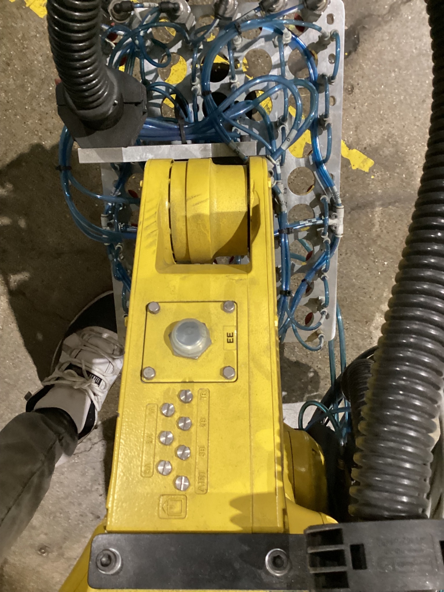 FANUC LR MATE 200iD w/ R-30iB Mate PLUS Controller, Gripper EOA Included USED 6
