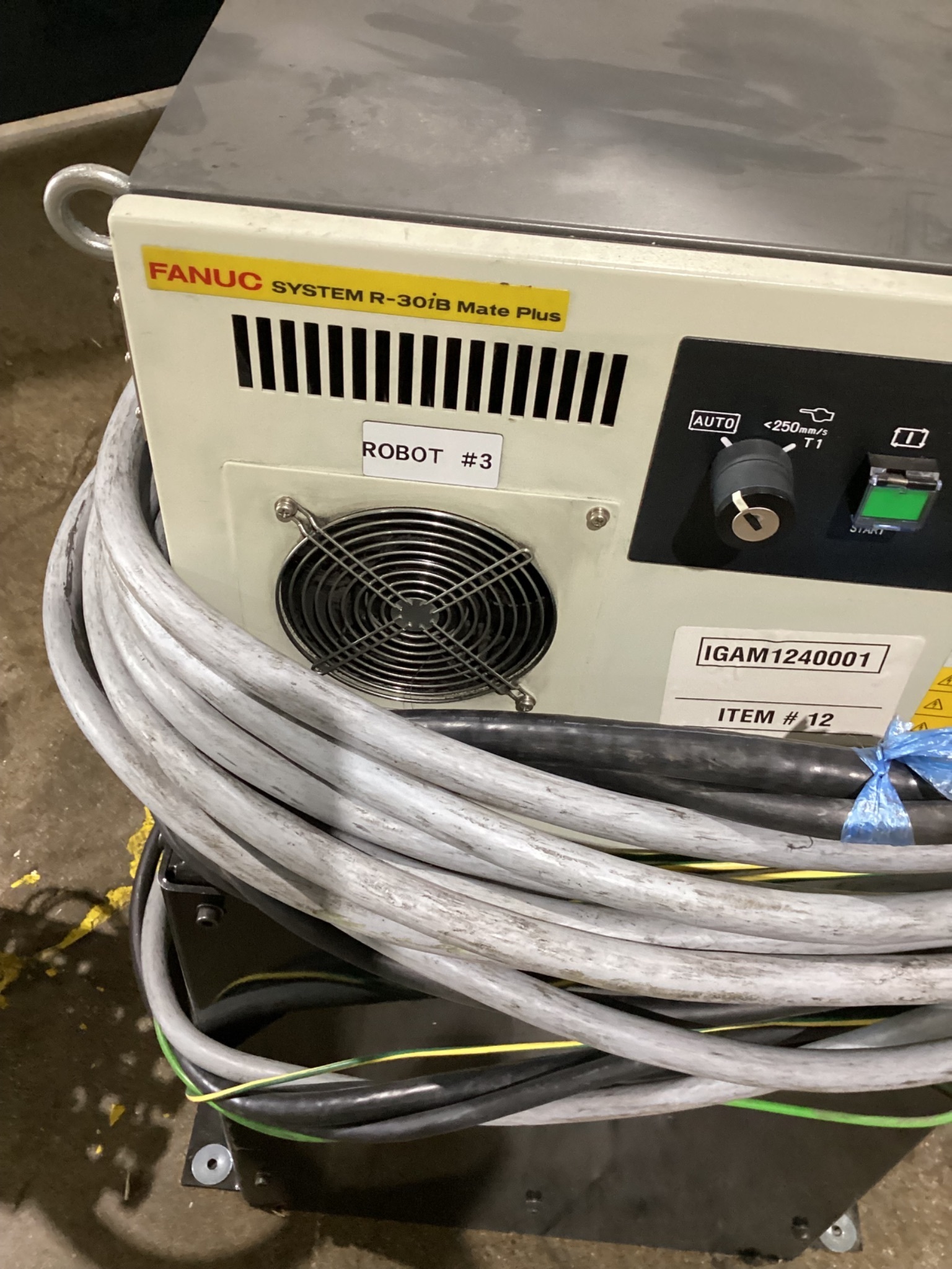 FANUC LR MATE 200iD w/ R-30iB Mate PLUS Controller, Gripper EOA Included USED 11