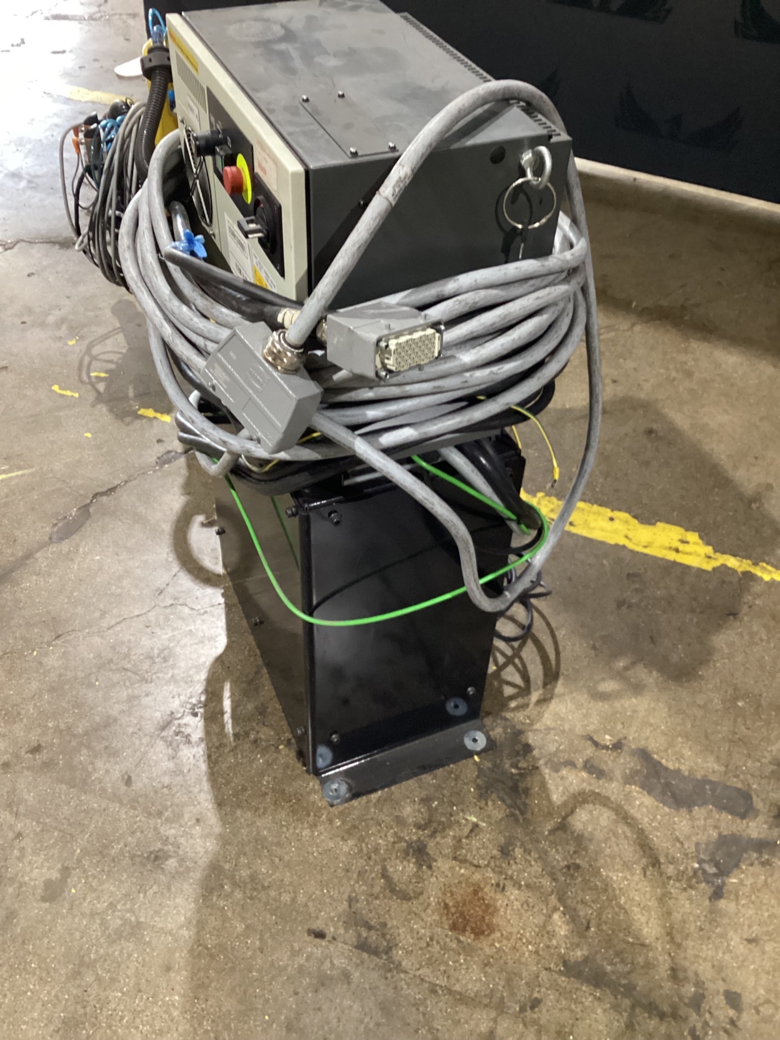 FANUC LR MATE 200iD w/ R-30iB Mate PLUS Controller, Gripper EOA Included USED 12