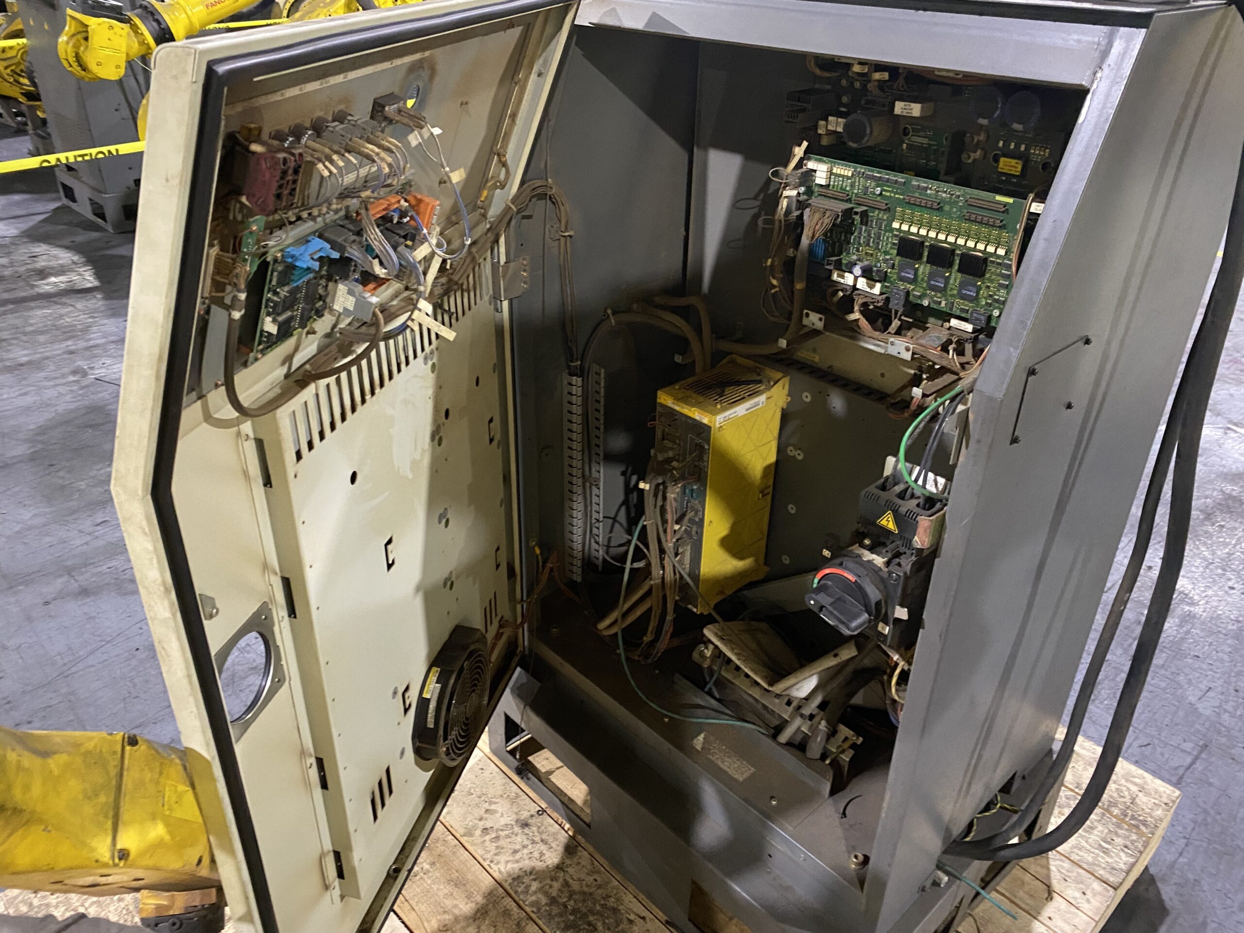FANUC - ArcMate 100iC/6L w/ R-30iA Controls PARTS ONLY 4