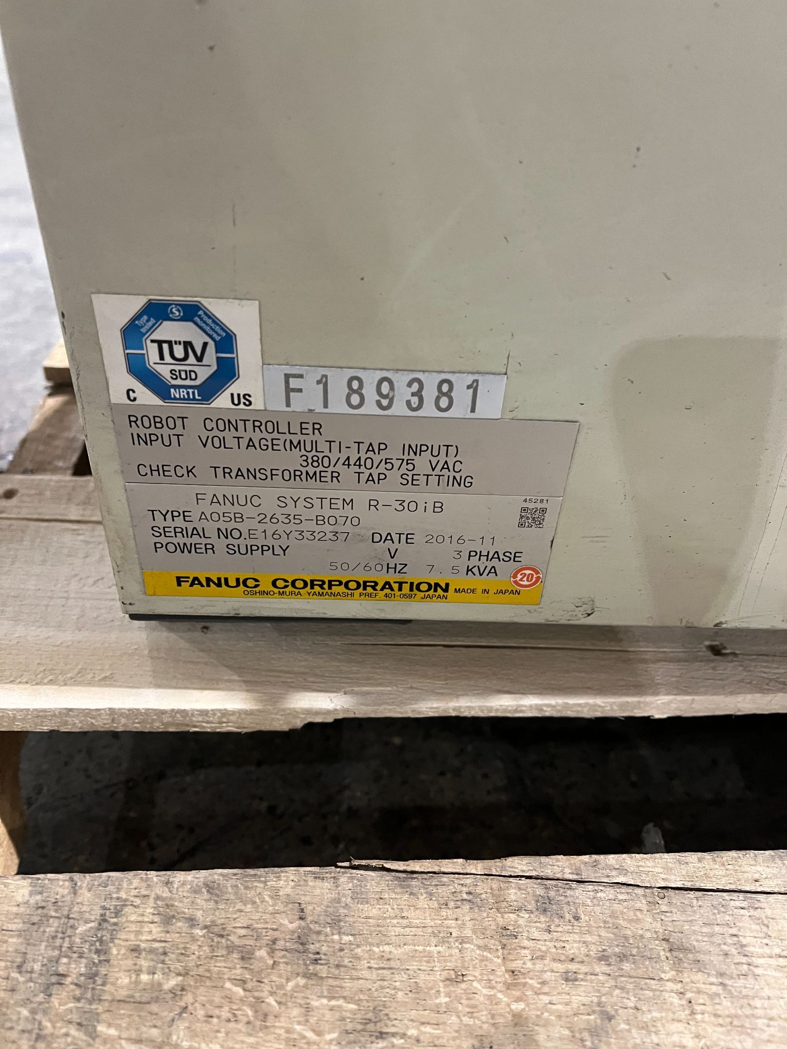 FANUC ROBOTICS R-200IC/210R ROBOT W/ R30IB CONTROLLER & WT6000 USED 5