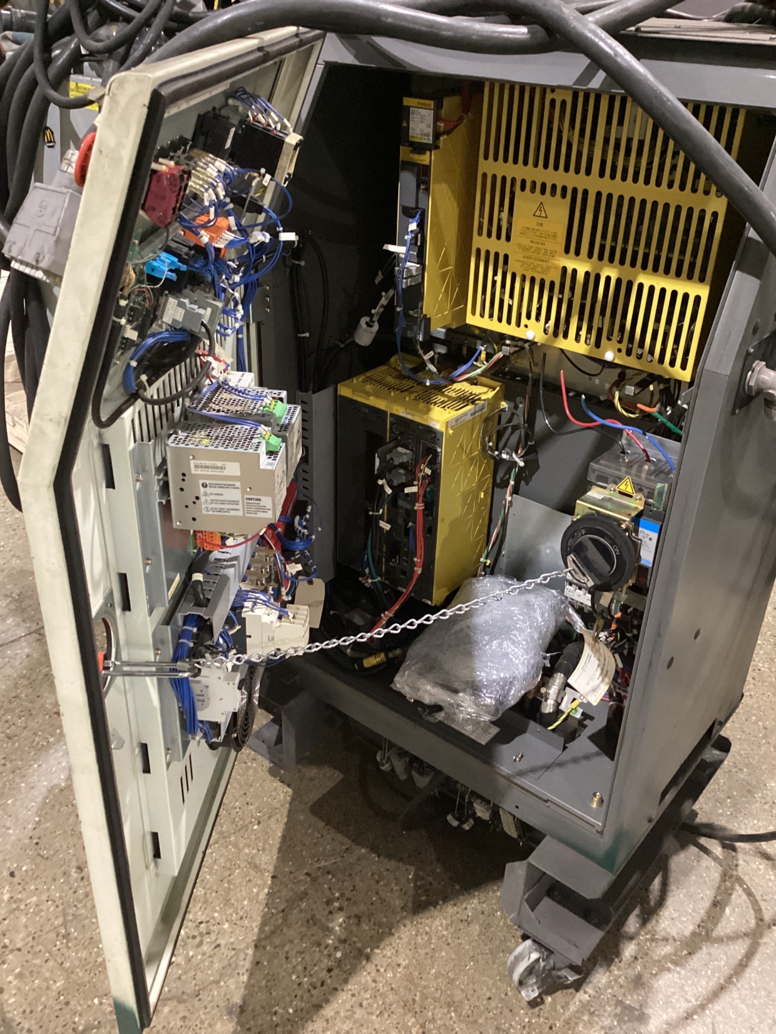 FANUC R-2000iB/165F Complete w/ R-30iA Controls USED 5