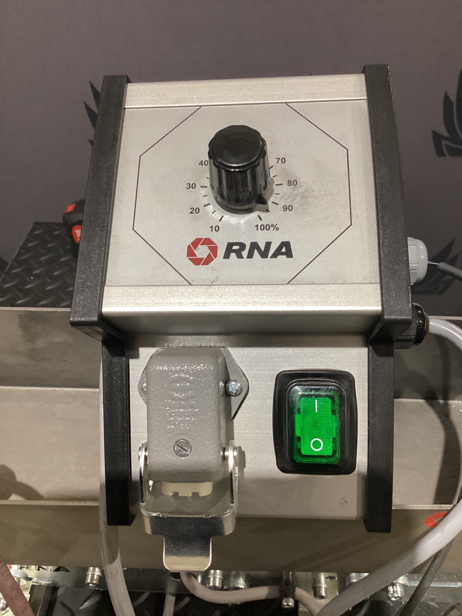 RNA ESG1000 W/ SLL400-400 Vibratory Feeder System USED 1