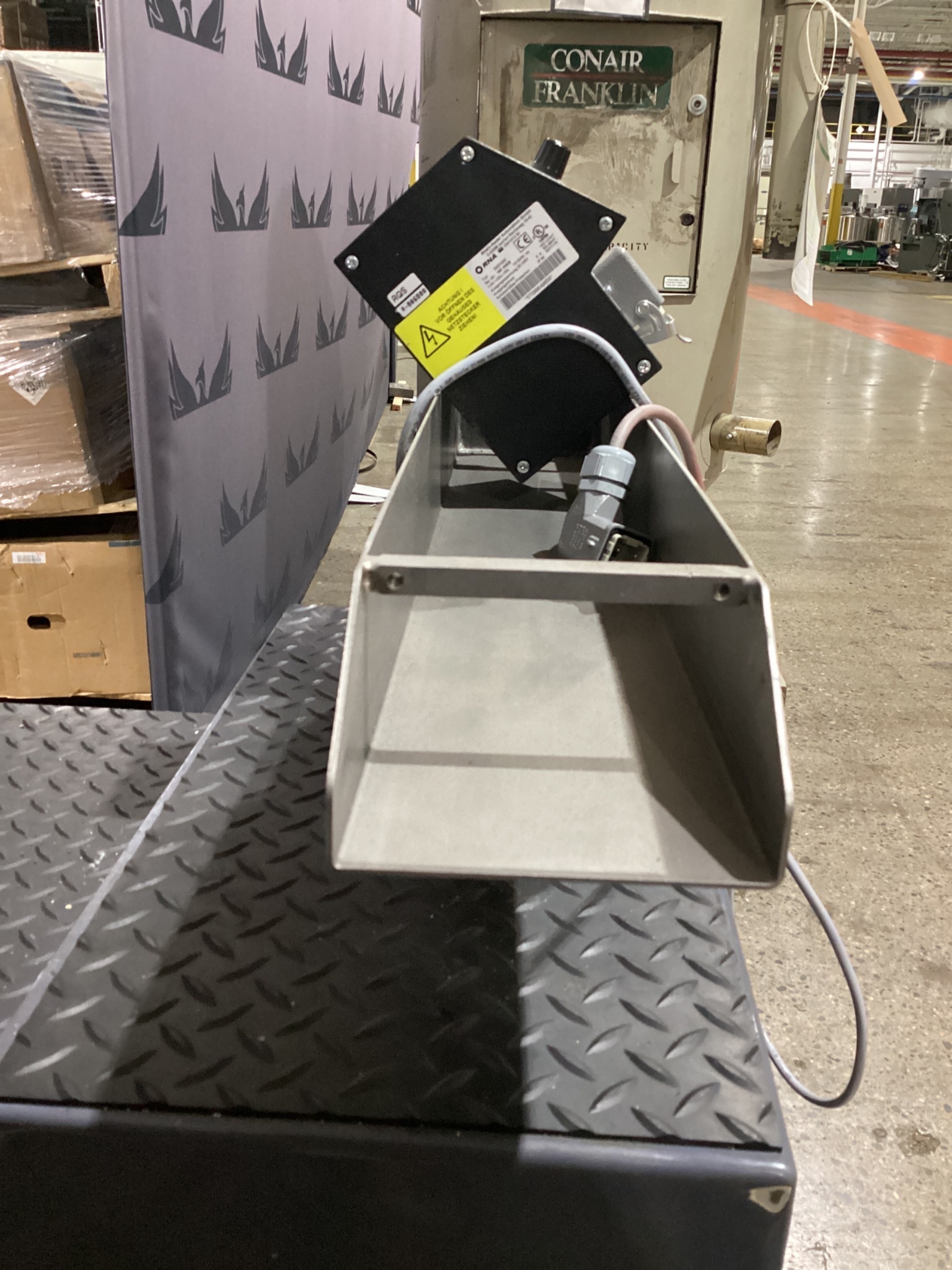 RNA ESG1000 W/ SLL400-400 Vibratory Feeder System USED 2