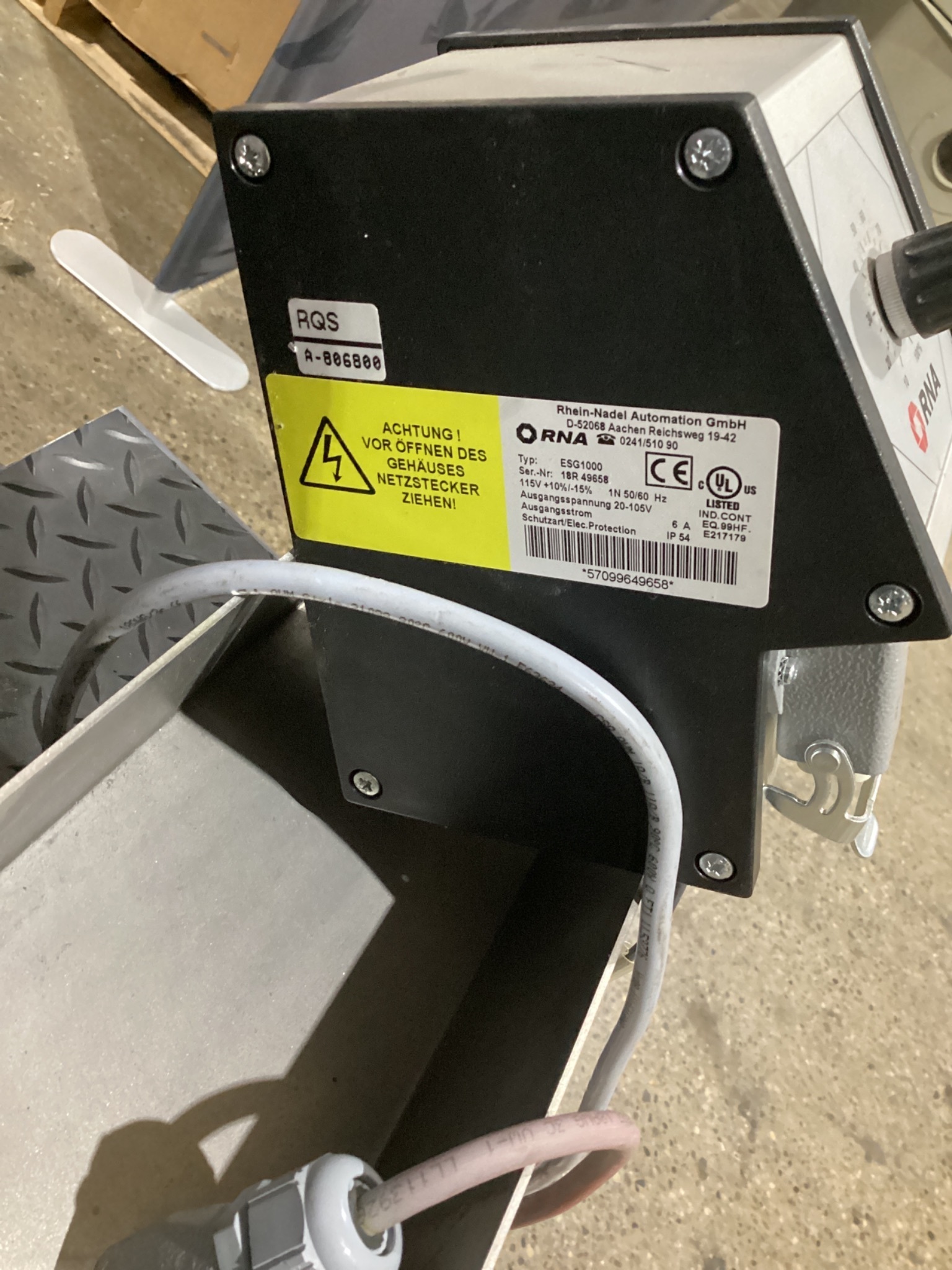 RNA ESG1000 W/ SLL400-400 Vibratory Feeder System USED 3