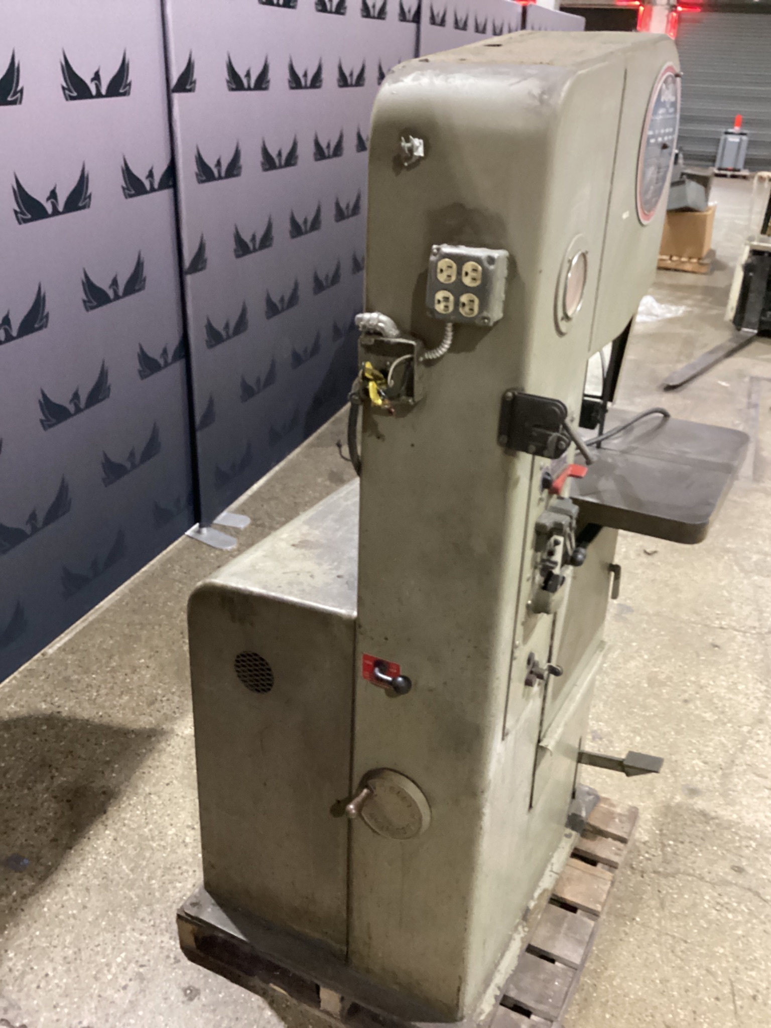DOALL 1612-0 Vertical Band Saw USED 3