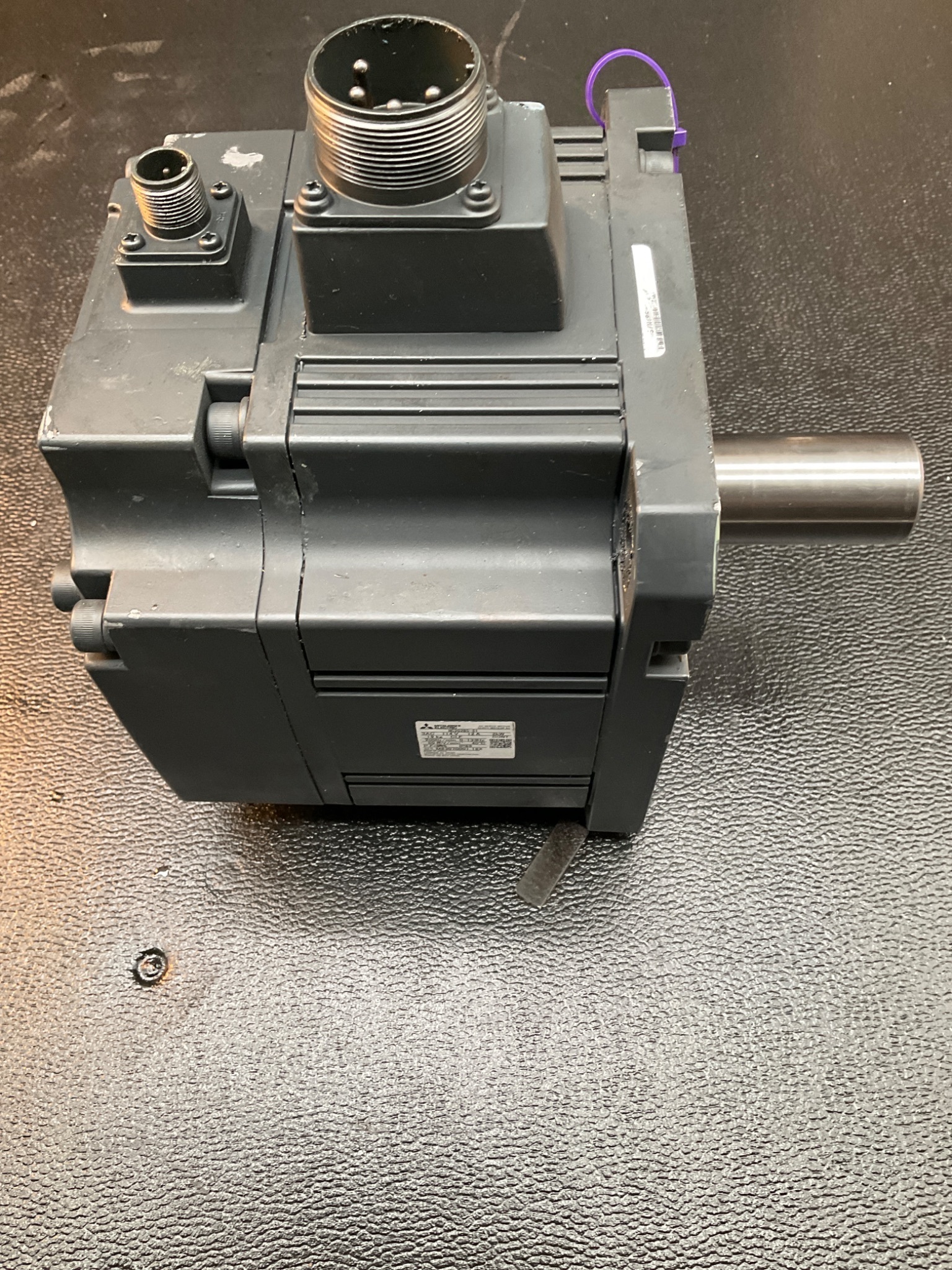 MITSUBISHI HC202BS-S1 AC SERVO MOTOR 2KW 114V 12A USED 0